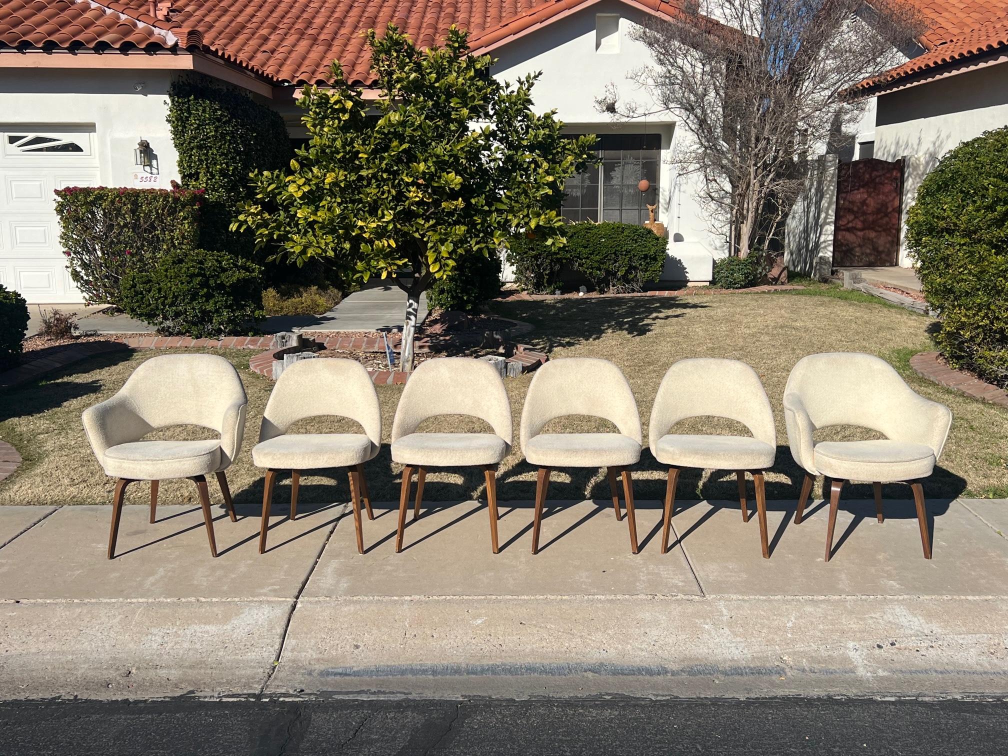 amazing set of 6 saarinen executive chairs 
these are used but in great used condition 

all tagged with original knoll tags and fabric.