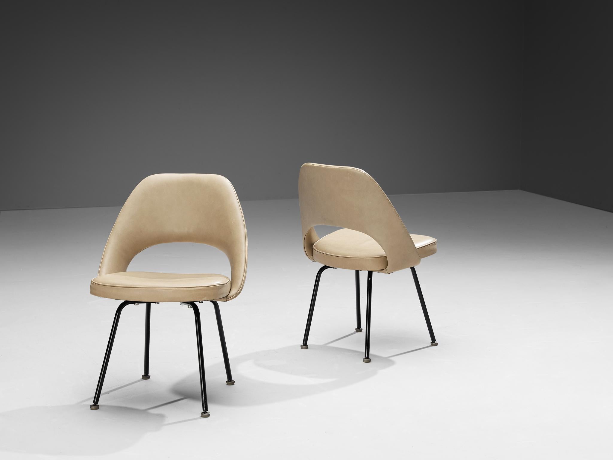 Set aus vier Esszimmerstühlen aus beigem Leder von Eero Saarinen für Knoll  (Moderne der Mitte des Jahrhunderts) im Angebot