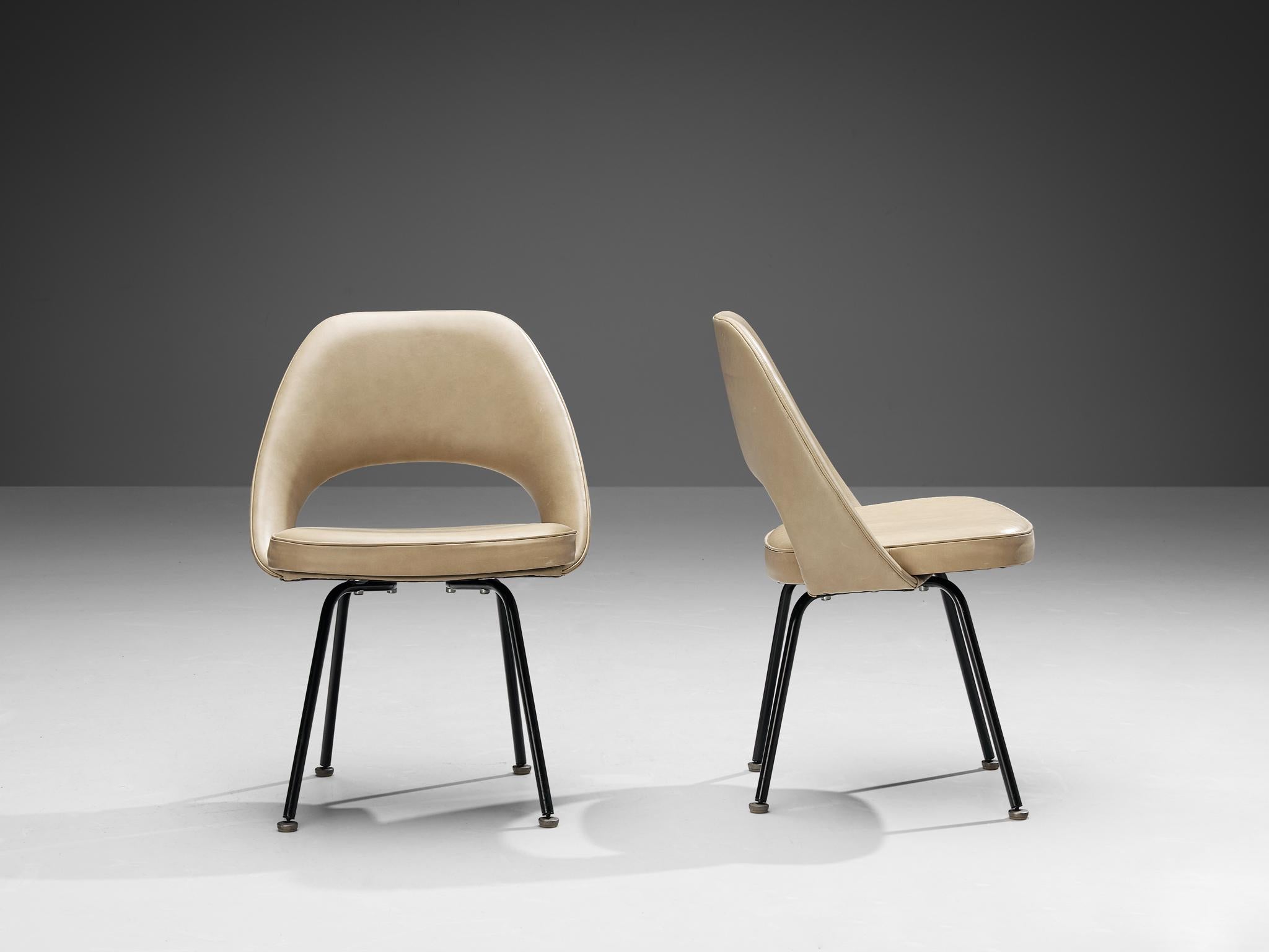 Ensemble de quatre chaises de salle à manger en cuir beige Eero Saarinen pour Knoll  Bon état - En vente à Waalwijk, NL