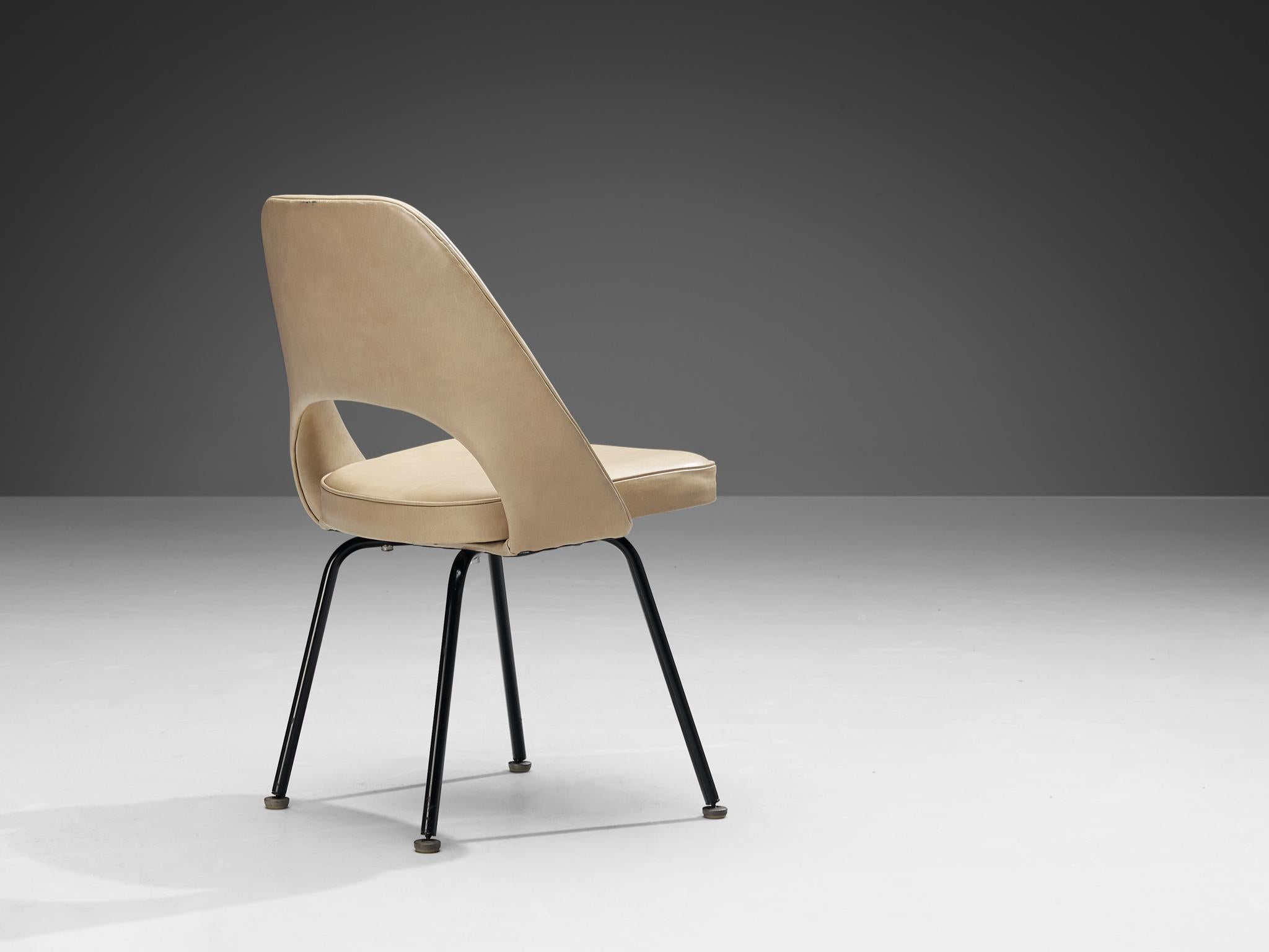 Set aus vier Esszimmerstühlen aus beigem Leder von Eero Saarinen für Knoll  (Metall) im Angebot