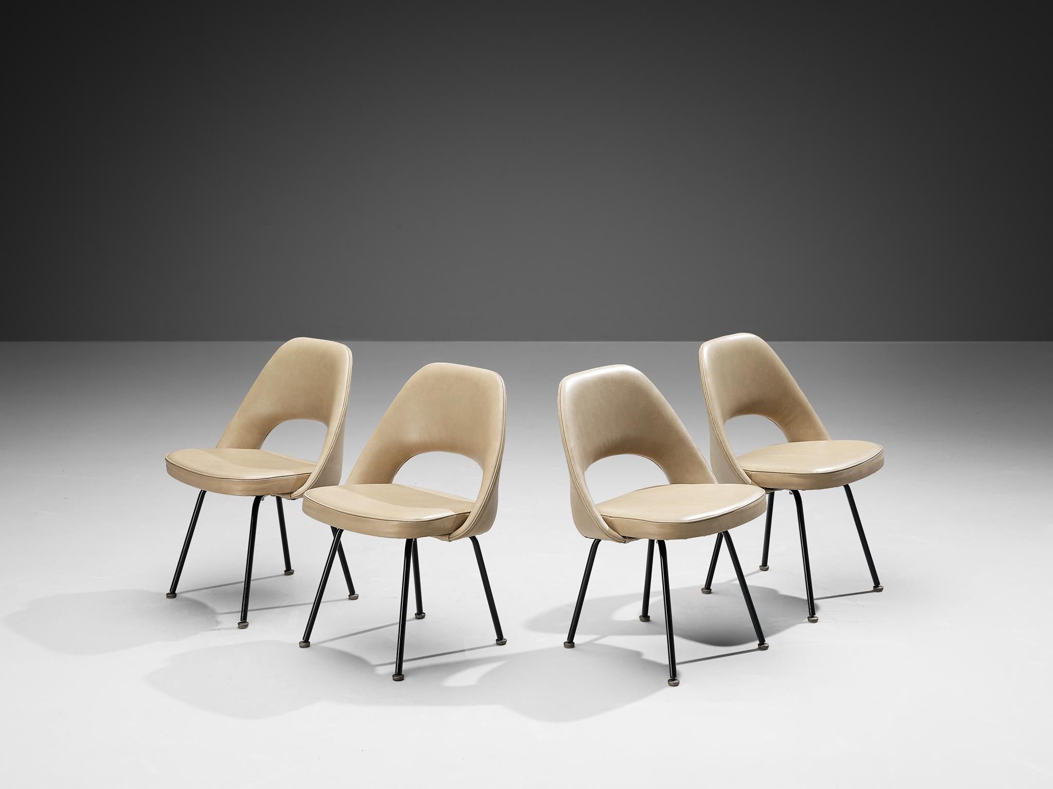 Eero Saarinen for Knoll Set of Four Dining Chairs in Beige Leather  For Sale 2