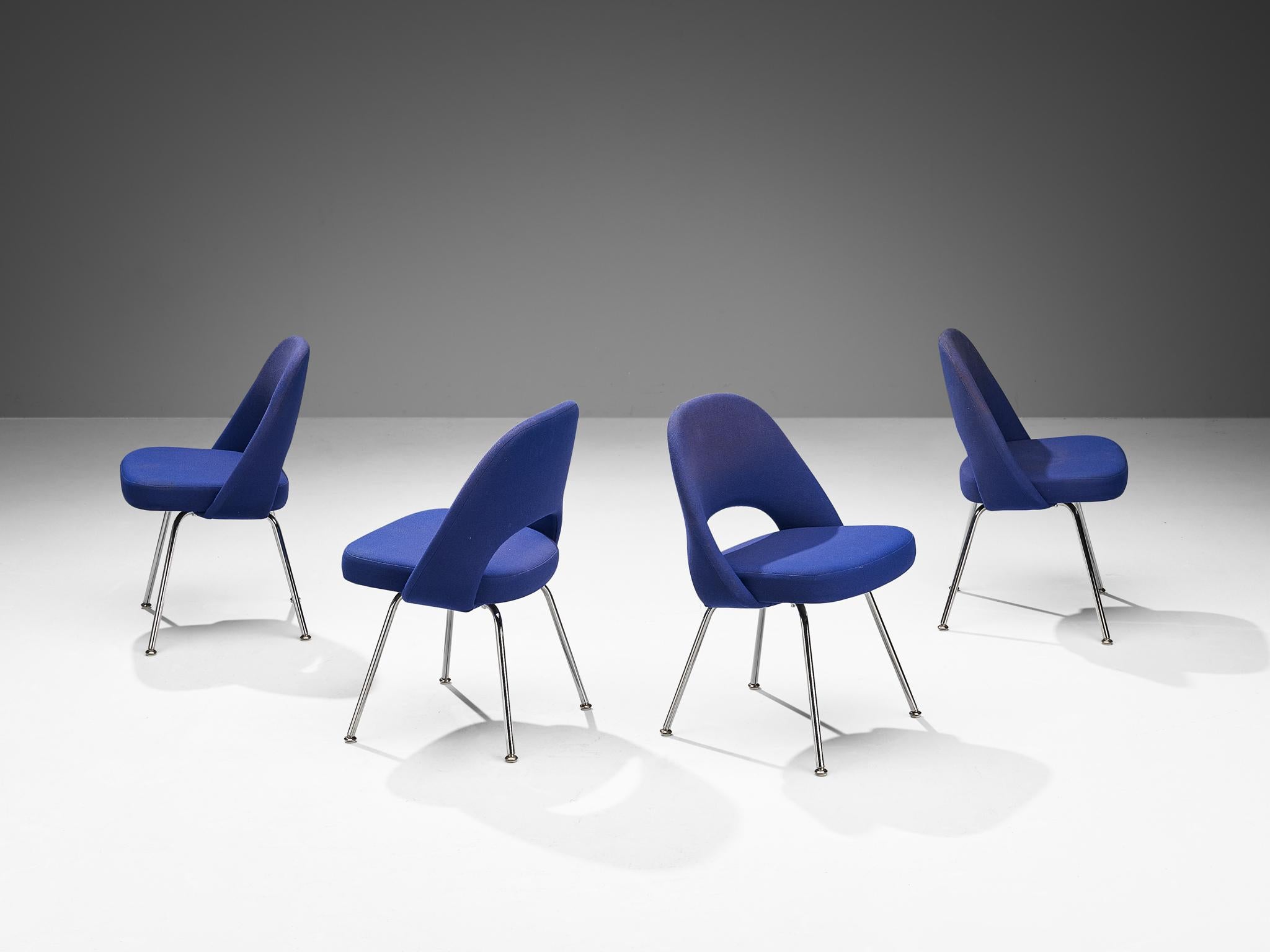 Eero Saarinen for Knoll Set of Four Dining Chairs in Blue Upholstery  In Good Condition For Sale In Waalwijk, NL