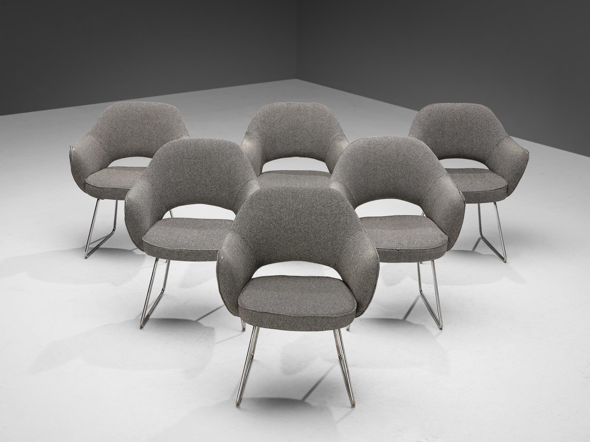Eero Saarinen pour Knoll International, ensemble de fauteuils 'Conference', tissu original, métal chromé, France, Paris, conçu en 1957

Cet ensemble de six fauteuils a été commandé par le siège de l'UNESCO situé à Paris. Ce bâtiment emblématique a