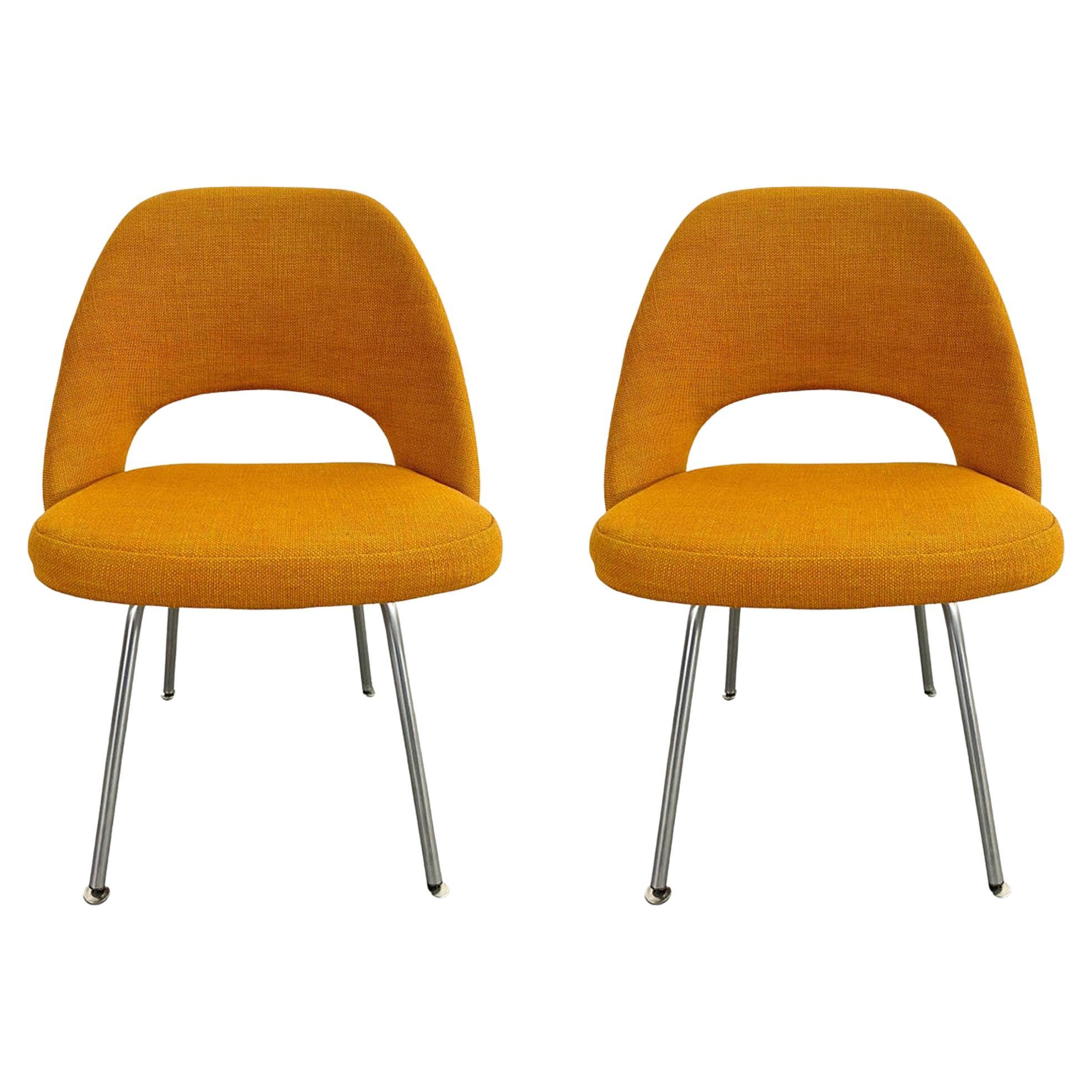 Eero Saarinen for Knoll Side Chair, a Pair For Sale at 1stDibs
