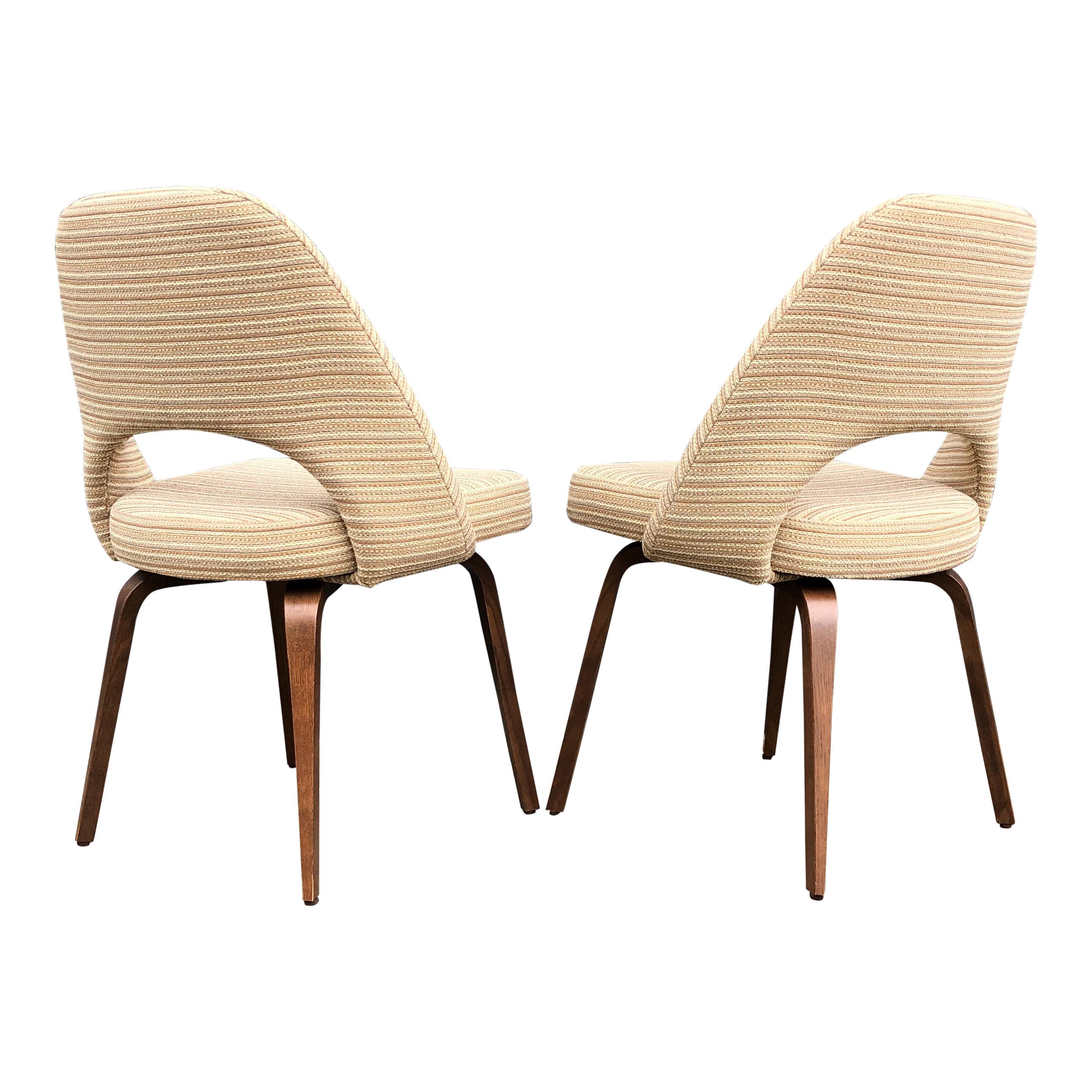 Eero Saarinen for Knoll Side Chairs on Wooden Legs In Excellent Condition In BROOKLYN, NY