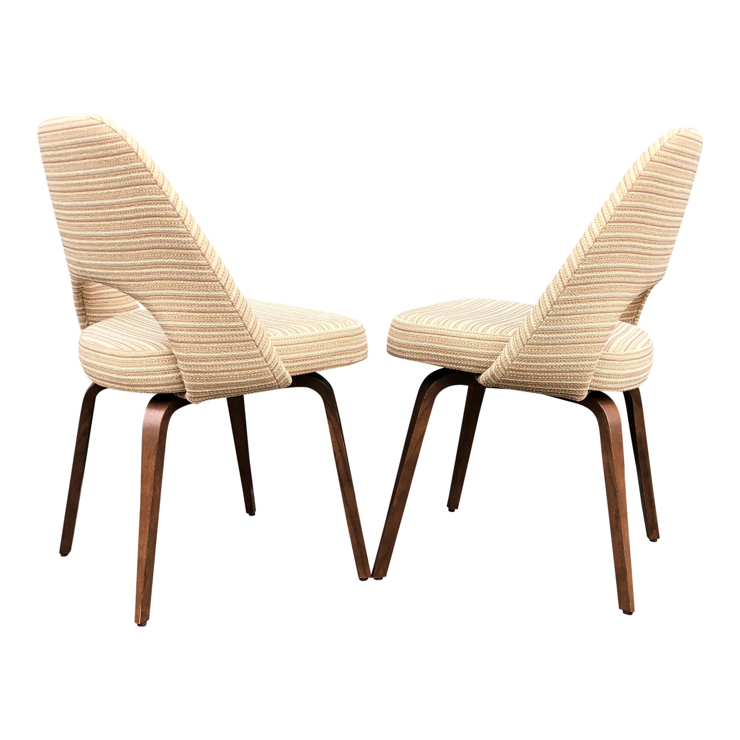 Eero Saarinen for Knoll Side Chairs on Wooden Legs 1