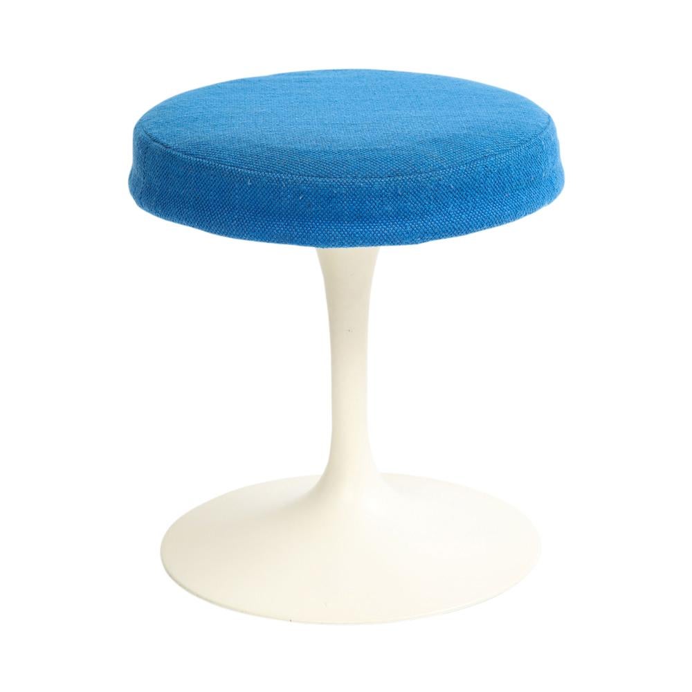 Mid-Century Modern Tabouret tulipe pivotant Eero Saarinen Knoll, bleu, blanc, signé en vente