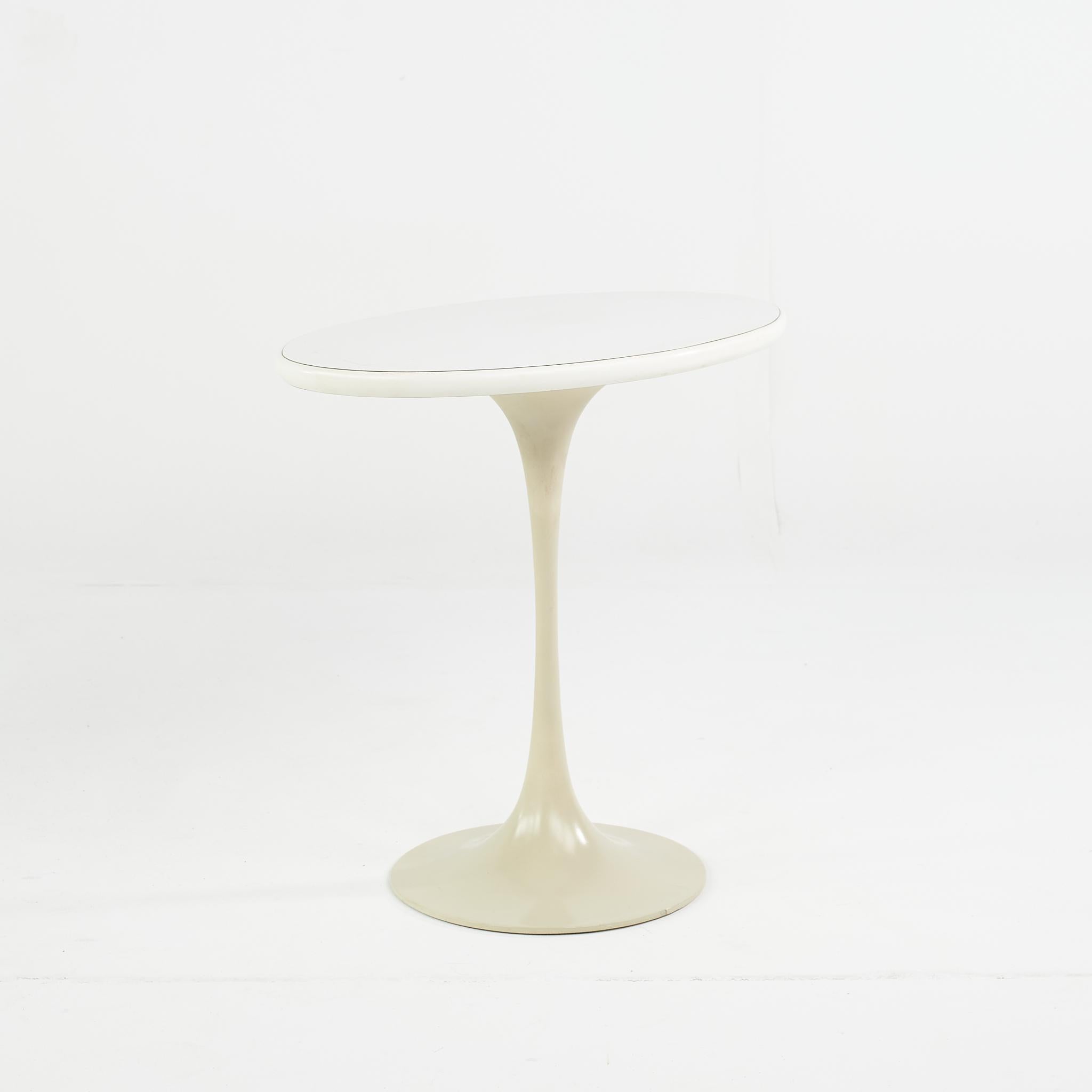 Ovale Tulpentische im Stil von Eero Saarinen für Knoll aus der Mitte des Jahrhunderts, ein Paar im Angebot 4