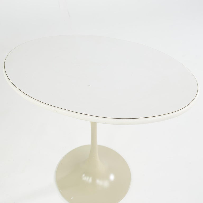 American Eero Saarinen for Knoll Style Mid-Century Oval Tulip Tables, a Pair For Sale