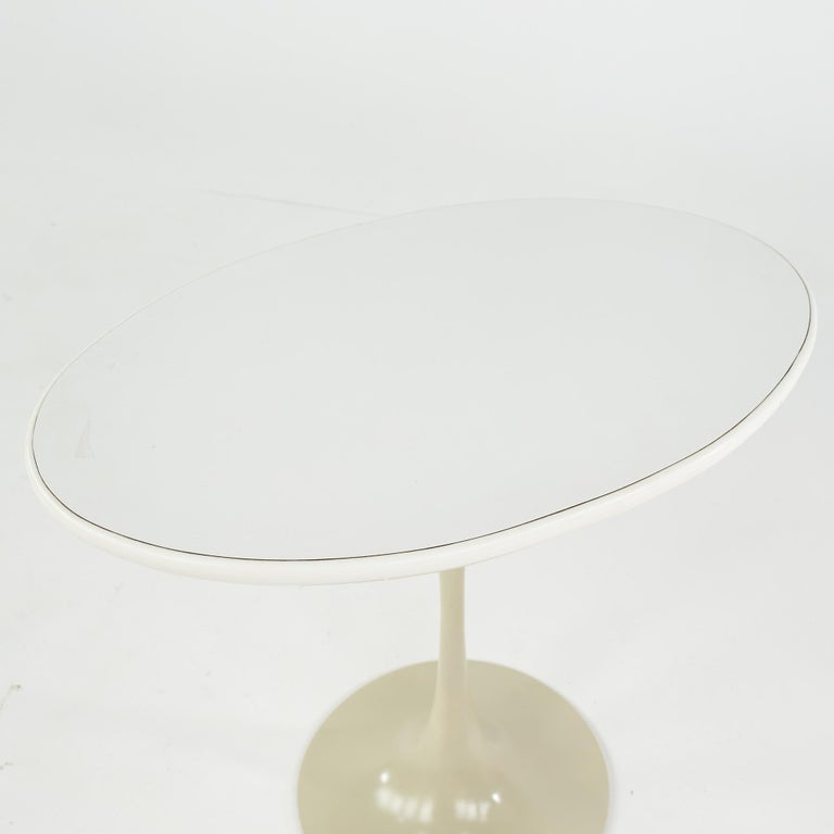 Eero Saarinen for Knoll Style Mid-Century Oval Tulip Tables, a Pair In Good Condition For Sale In Countryside, IL