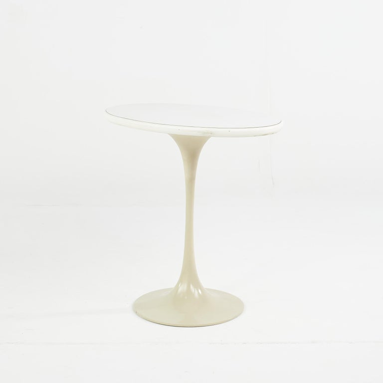 Late 20th Century Eero Saarinen for Knoll Style Mid-Century Oval Tulip Tables, a Pair For Sale