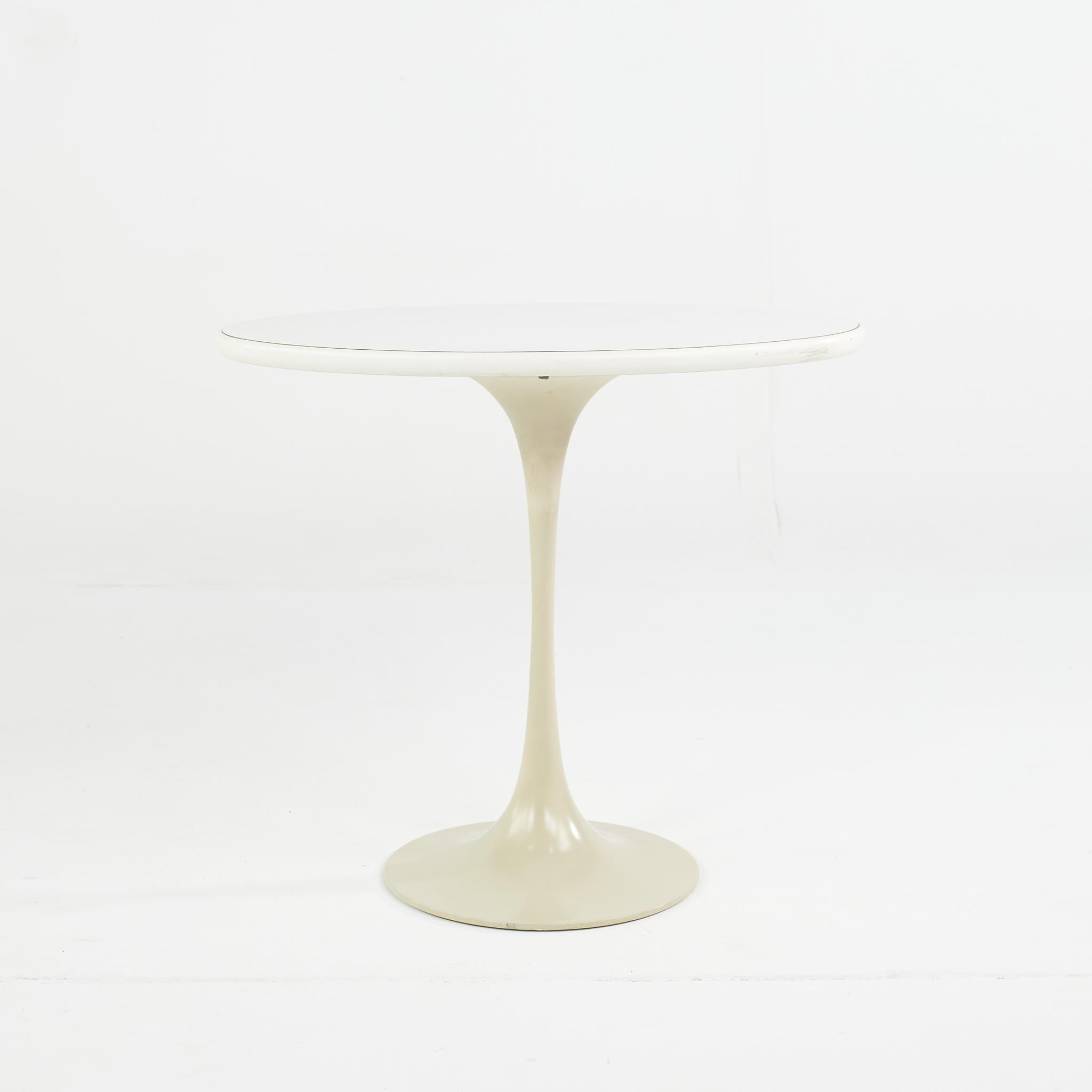 Metal Eero Saarinen for Knoll Style Mid-Century Oval Tulip Tables, a Pair For Sale