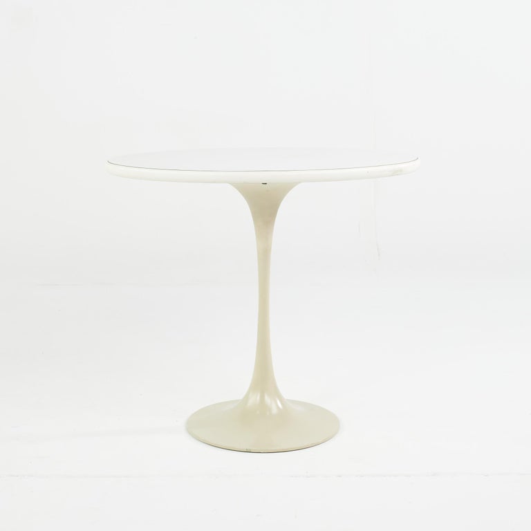 Metal Eero Saarinen for Knoll Style Mid-Century Oval Tulip Tables, a Pair For Sale