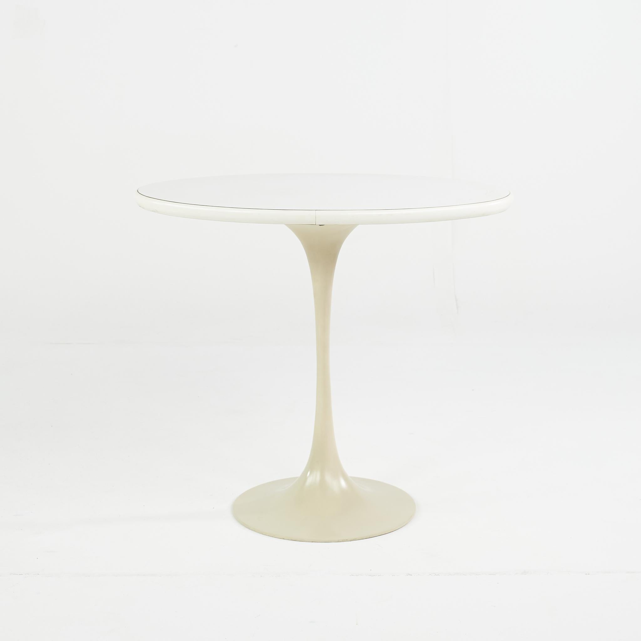 Ovale Tulpentische im Stil von Eero Saarinen für Knoll aus der Mitte des Jahrhunderts, ein Paar im Angebot 2