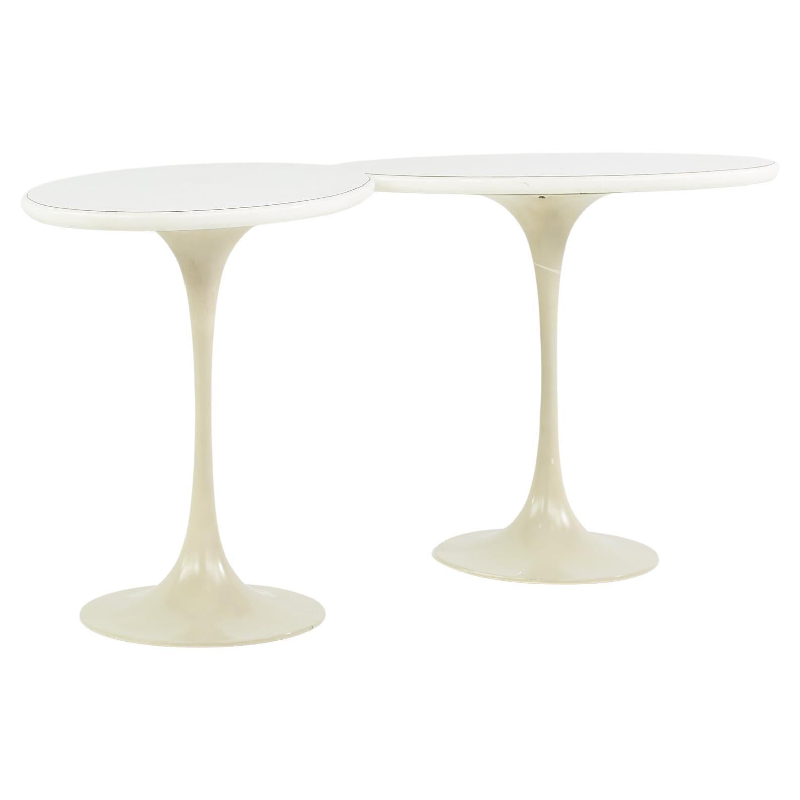 Paire de tables tulipes ovales du milieu du siècle d'Eero Saarinen pour Knoll