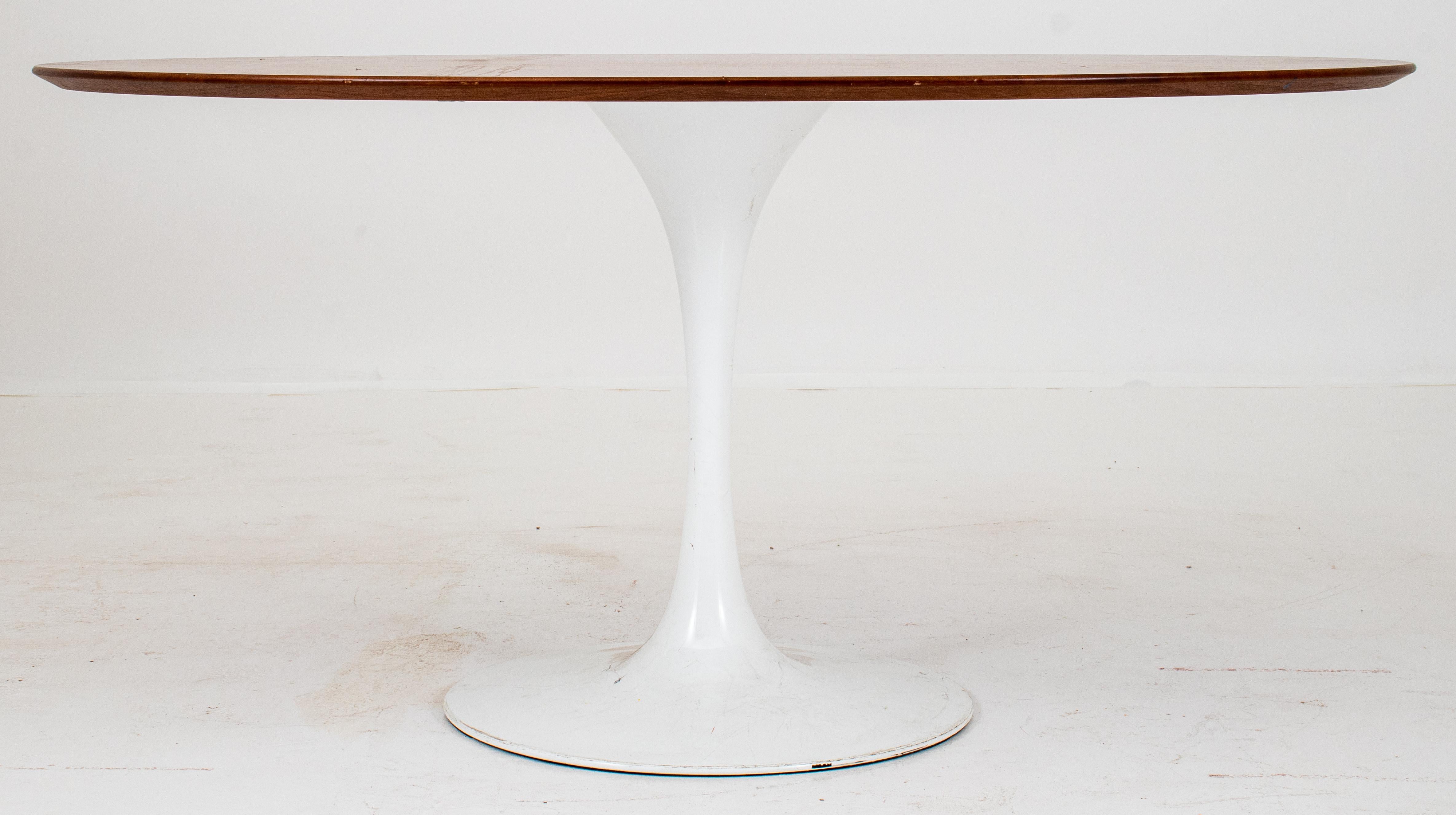 Modern Eero Saarinen for Knoll Style Tulip Dining Table