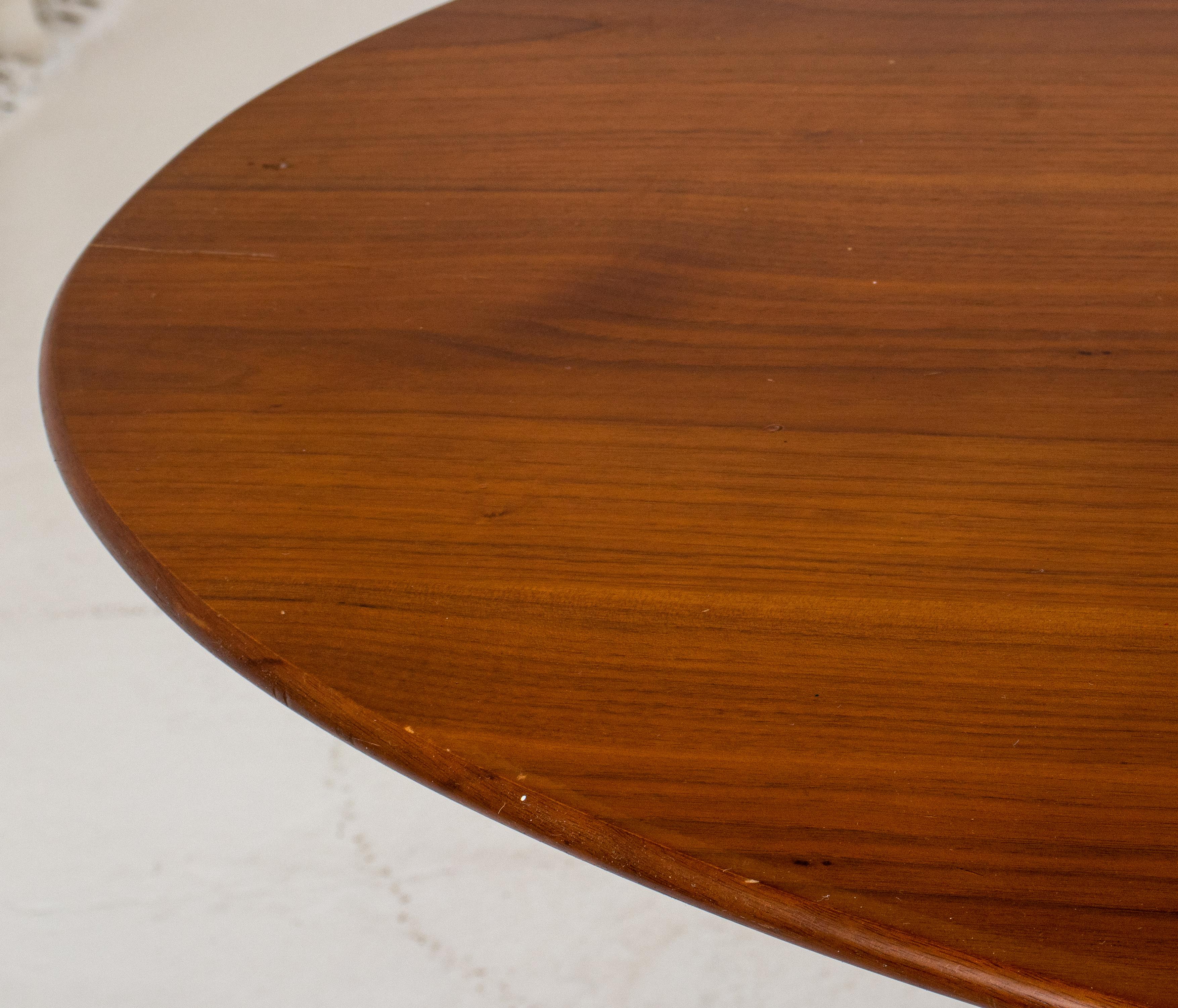 Eero Saarinen for Knoll Style Tulip Dining Table In Good Condition In New York, NY