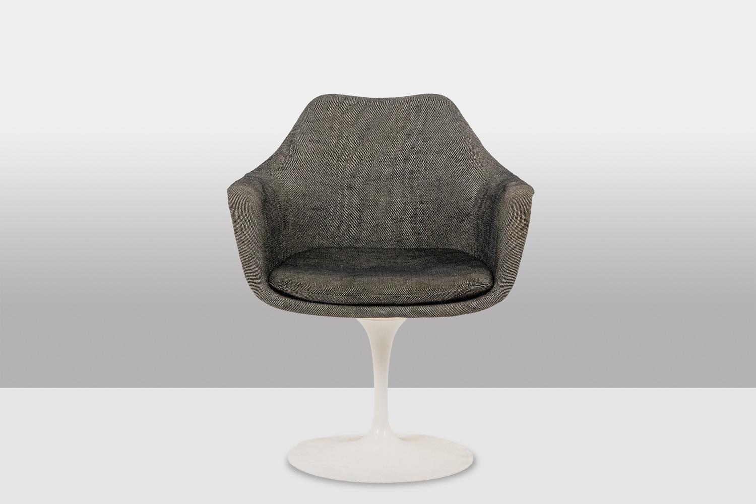 2M1970s.

Dimensiones: Al 82 x An 67 x Pr 40 cm

Referencia: LS65551150Eero Saarinen para Knoll. 

Sillón 