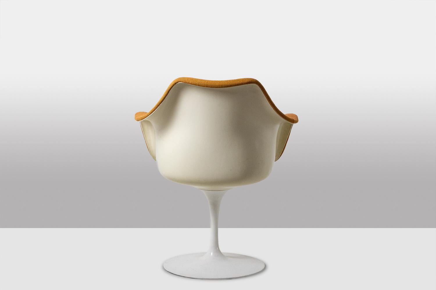 Eero Saarinen, pour KNOLL, fauteuil 'Tulip' en jaune safran. Circa 1960-70 Bon état - En vente à Saint-Ouen, FR