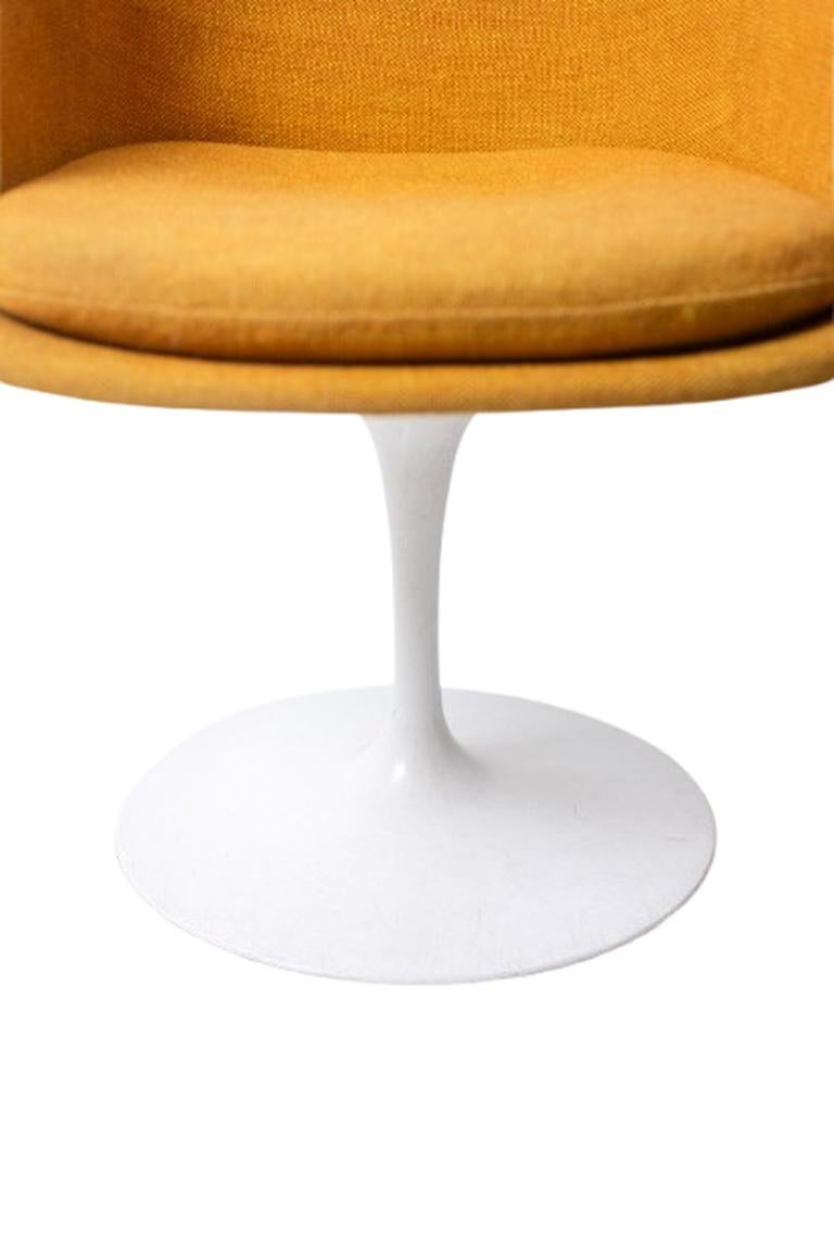 Aluminium Eero Saarinen, pour KNOLL, fauteuil 'Tulip' en jaune safran. Circa 1960-70 en vente