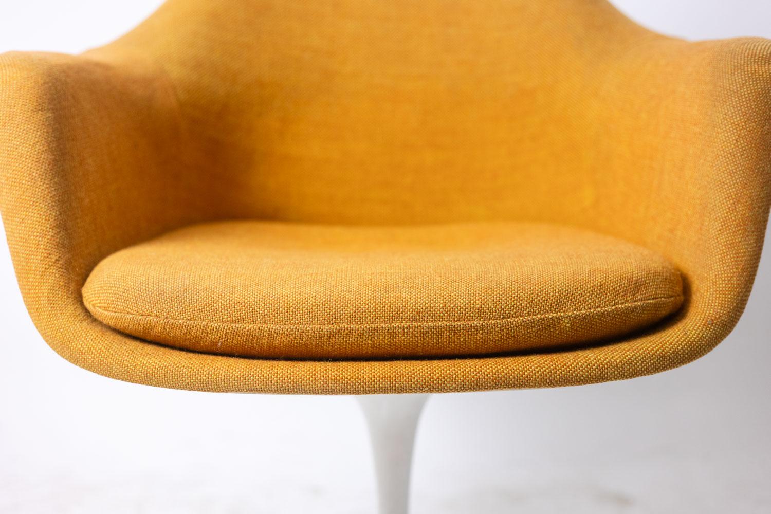 Eero Saarinen, pour KNOLL, fauteuil 'Tulip' en jaune safran. Circa 1960-70 en vente 1