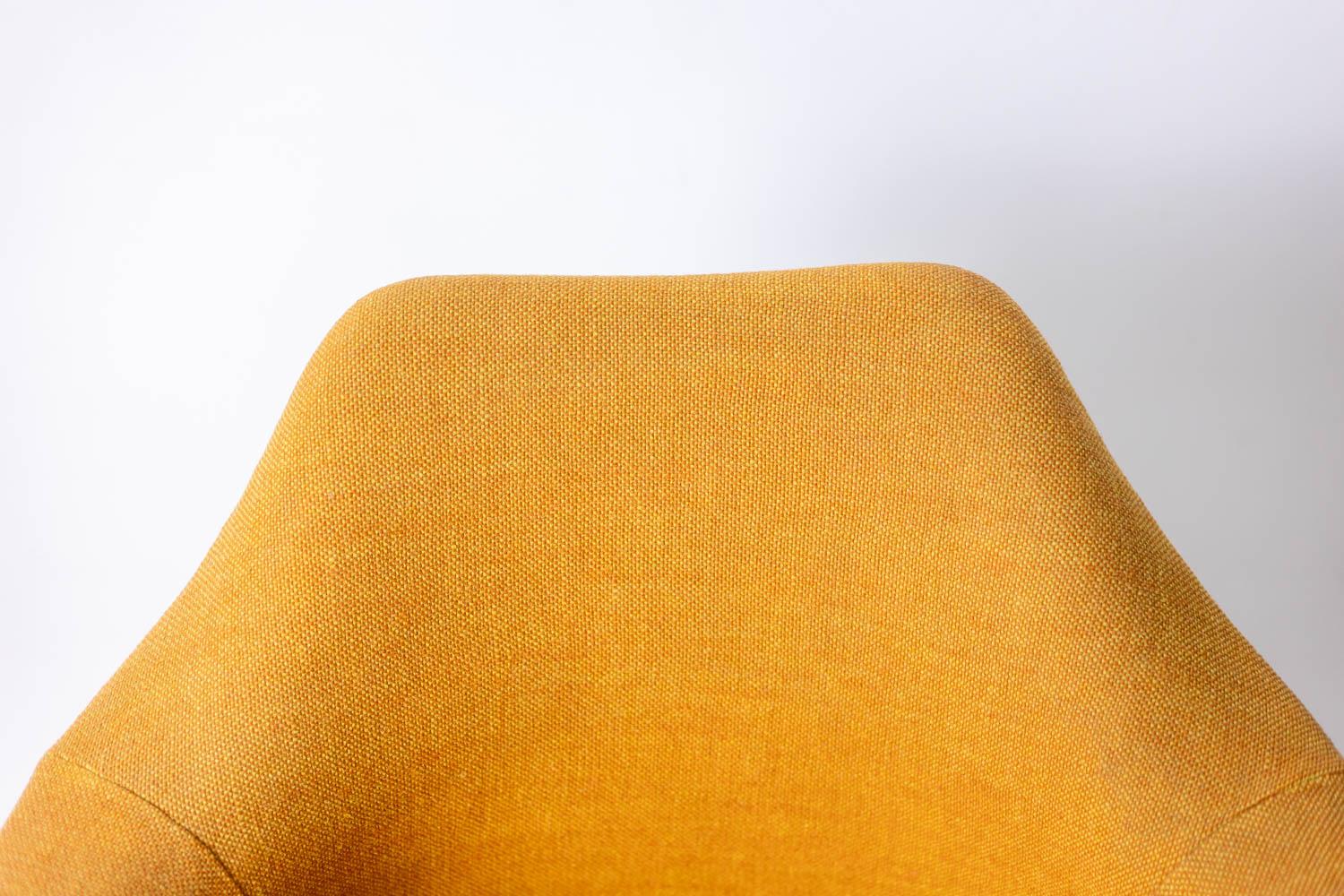 Eero Saarinen, pour KNOLL, fauteuil 'Tulip' en jaune safran. Circa 1960-70 en vente 2