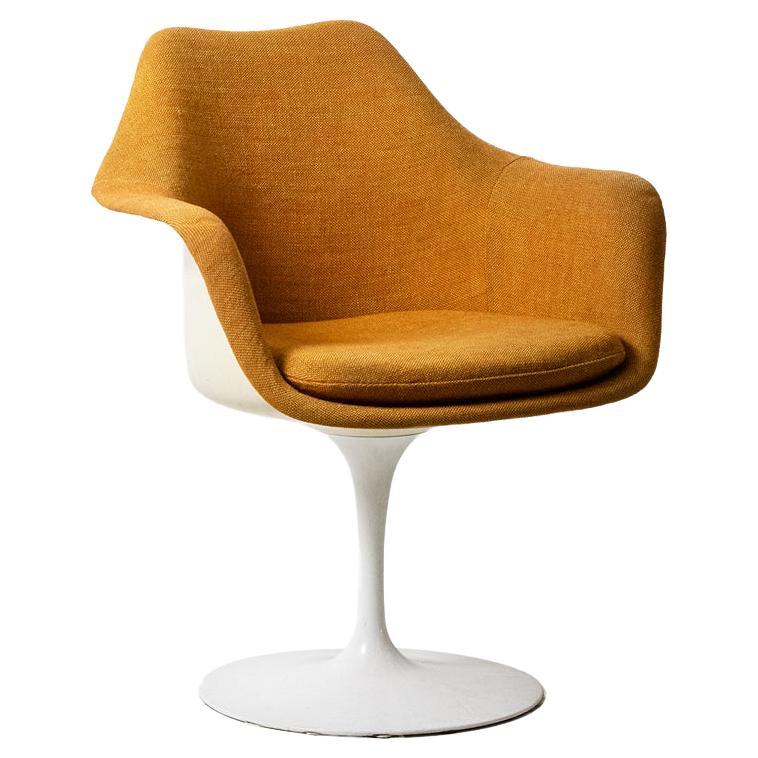 Eero Saarinen, pour KNOLL, fauteuil 'Tulip' en jaune safran. Circa 1960-70