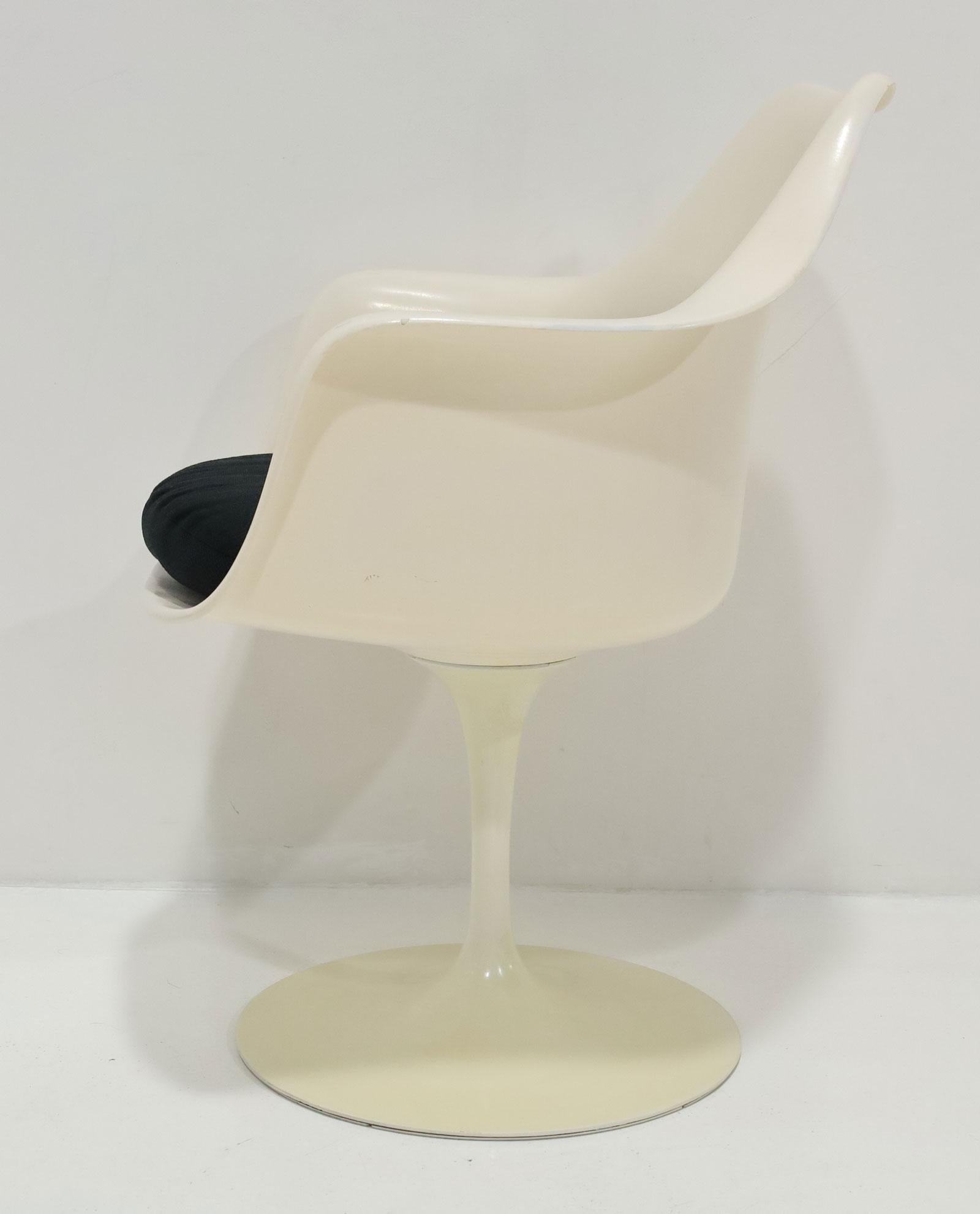 Tulpenstühle von Eero Saarinen für Knoll im Zustand „Gut“ im Angebot in Dallas, TX