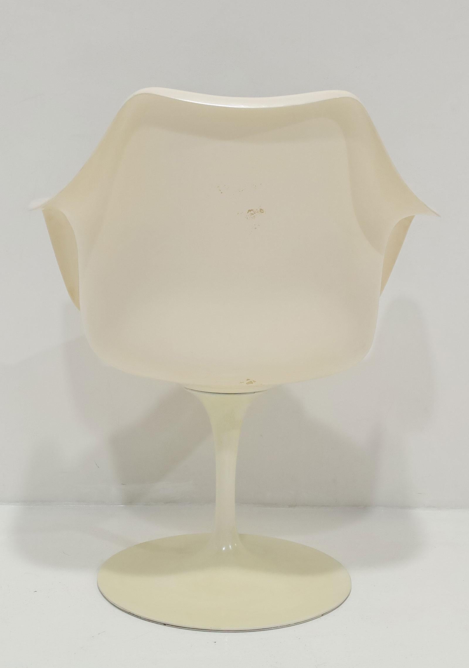 Tulpenstühle von Eero Saarinen für Knoll (20. Jahrhundert) im Angebot