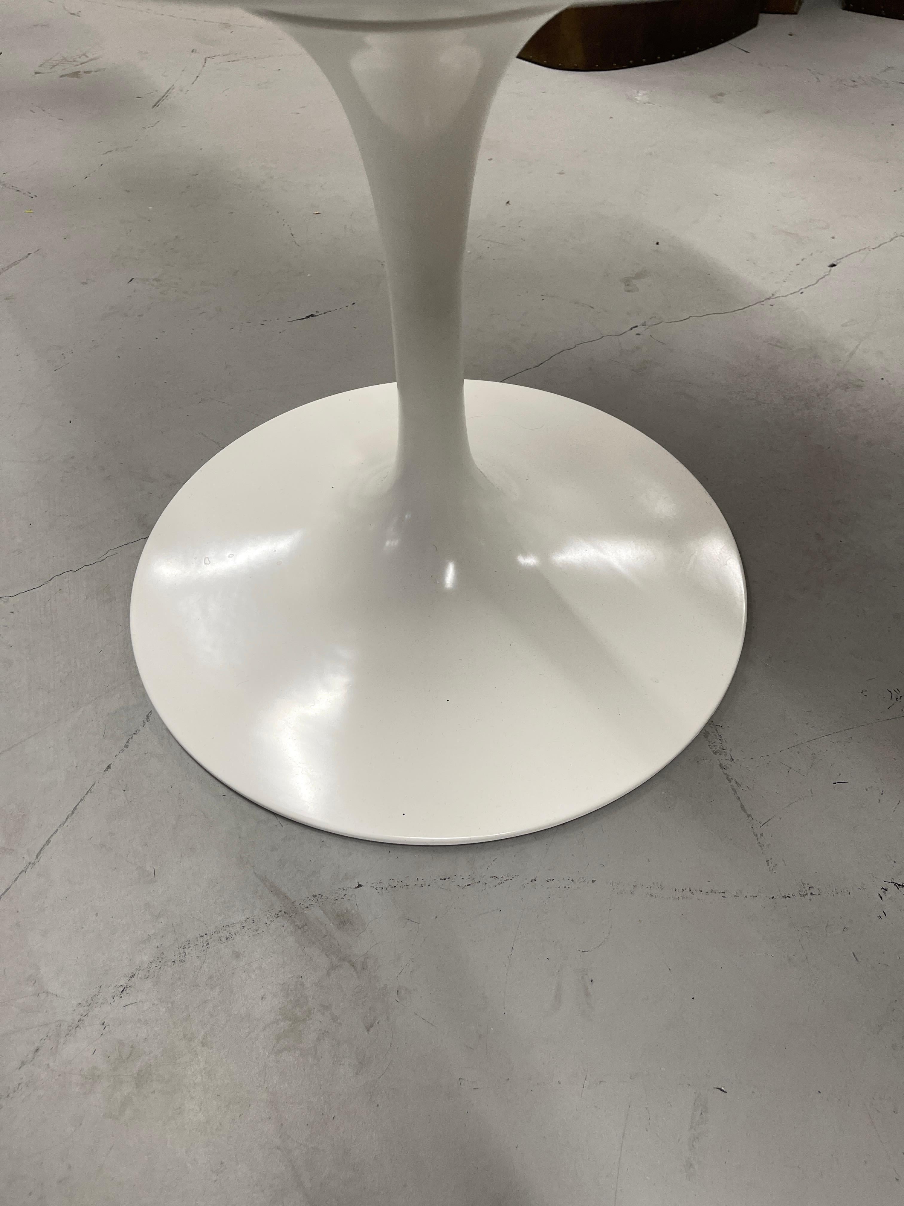 Eero Saarinen for Knoll Tulip Dining Table and Chairs 9