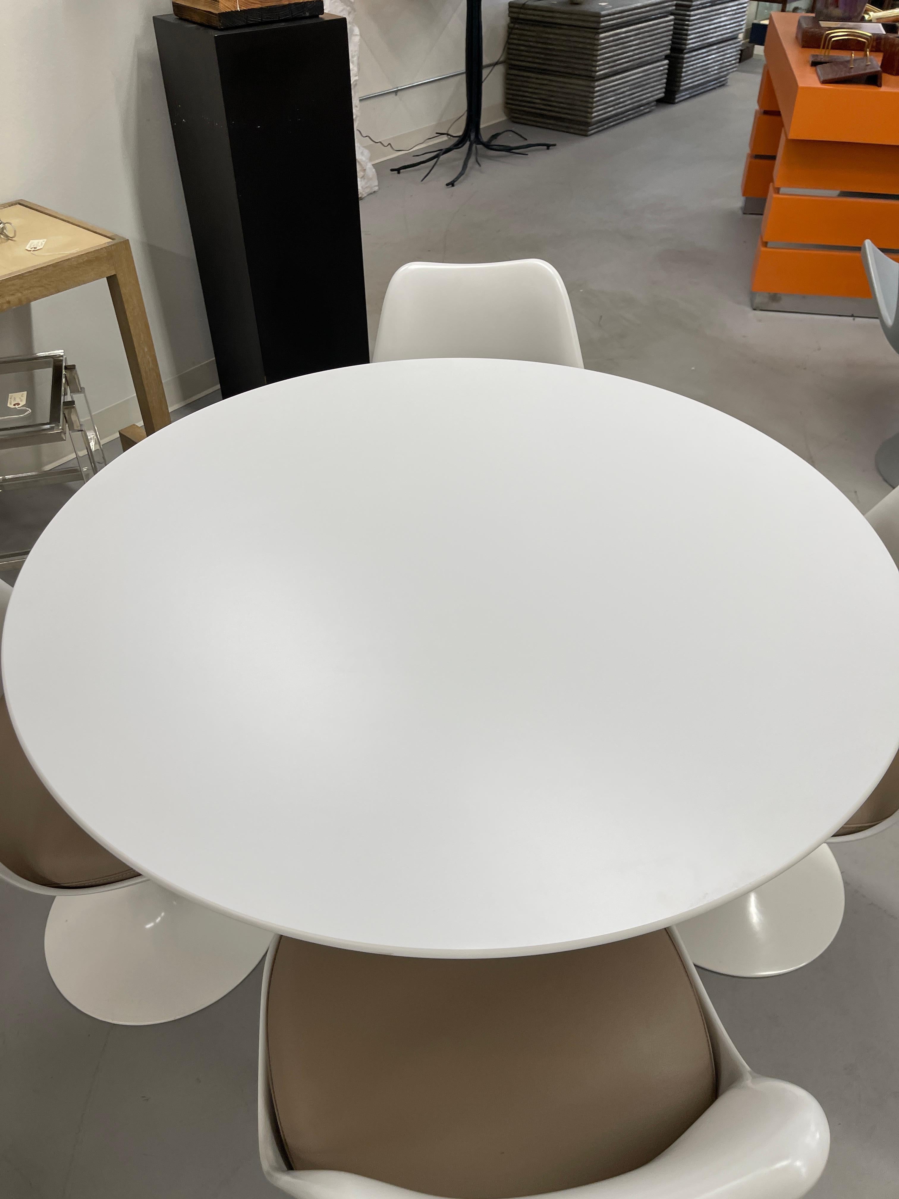 Eero Saarinen for Knoll Tulip Dining Table and Chairs 11