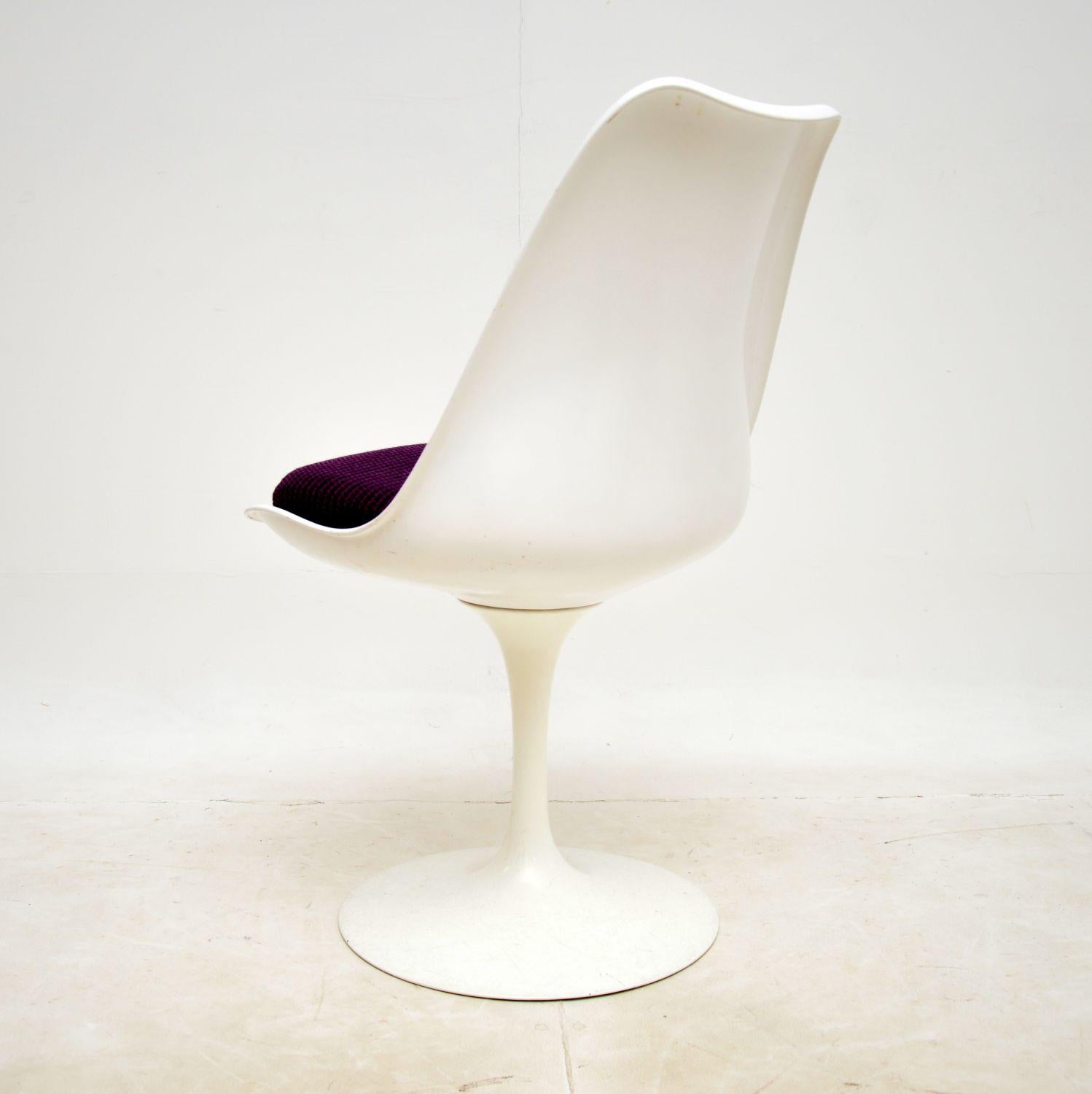 Tulpen-Esstisch & Stühle von Eero Saarinen für Knoll (21. Jahrhundert und zeitgenössisch) im Angebot