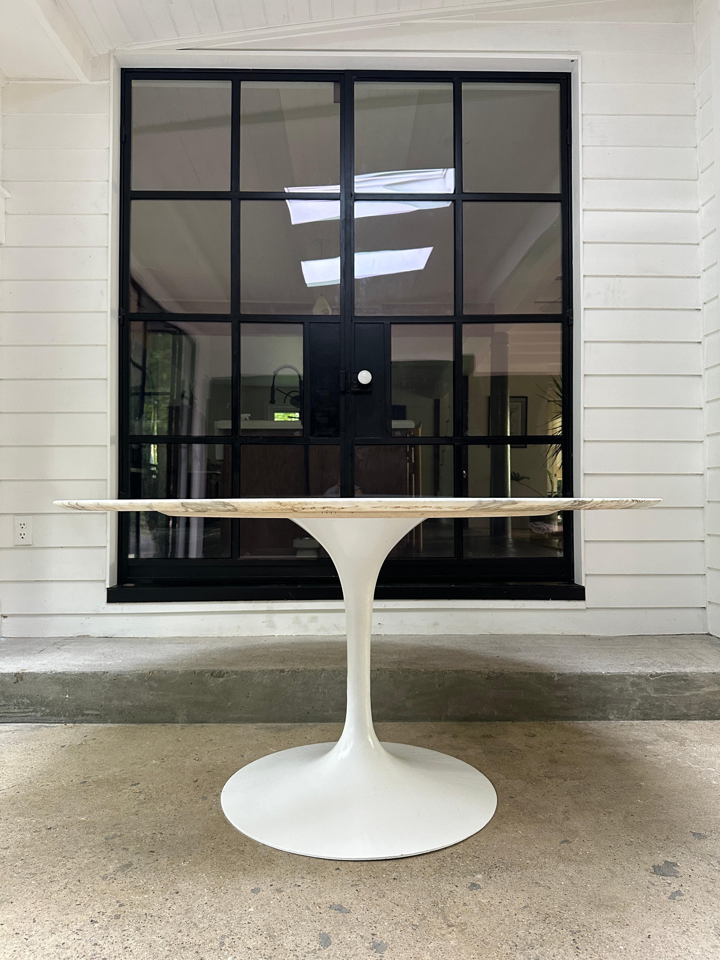 Mid-Century Modern Eero Saarinen for Knoll 'Tulip' Dining Table with Carrara Marble Top For Sale