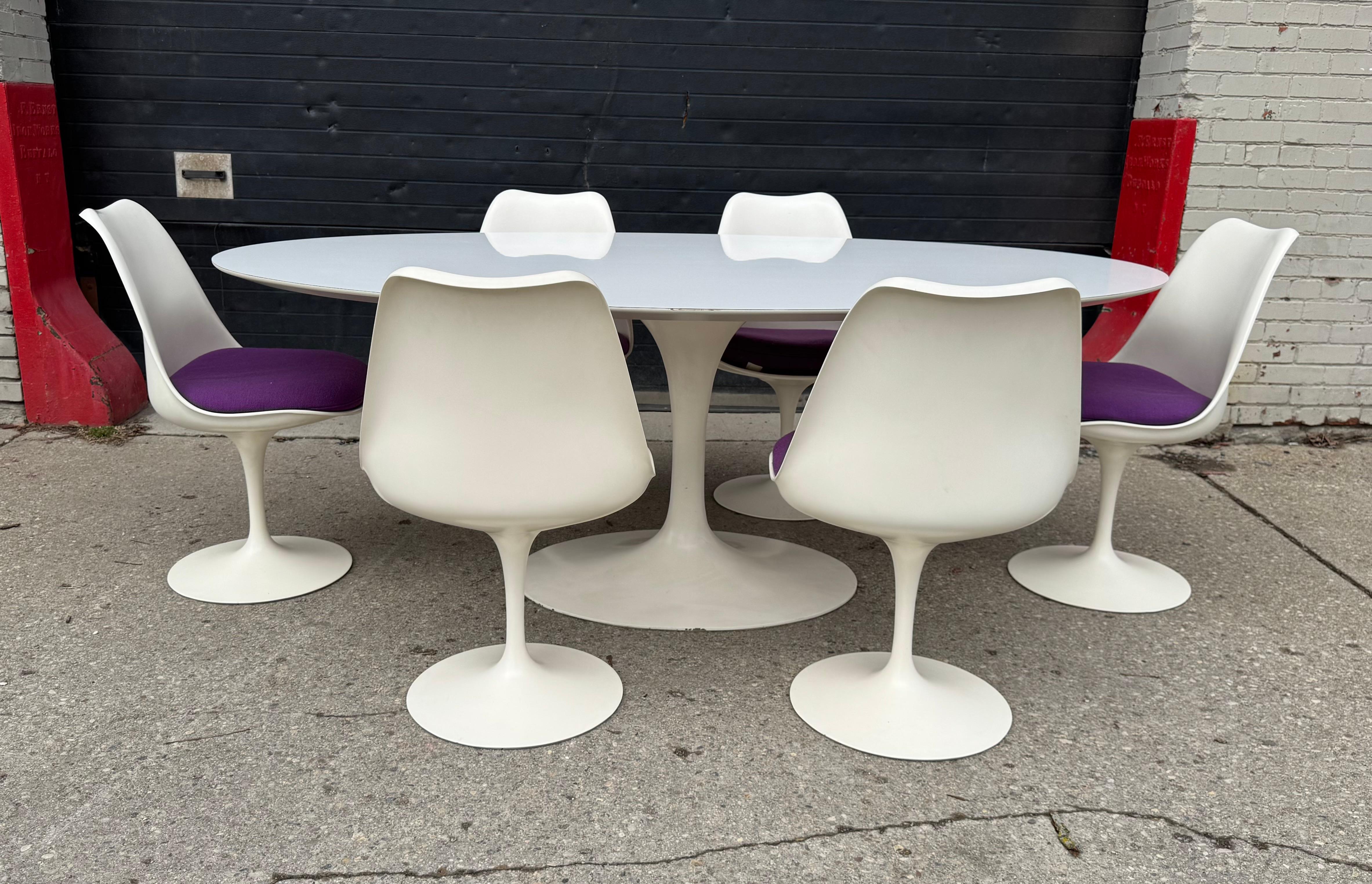 Tulpen-Set aus großem ovalem Tisch und 6 Stühlen, Eero Saarinen für Knoll, 1970er Jahre im Angebot 2