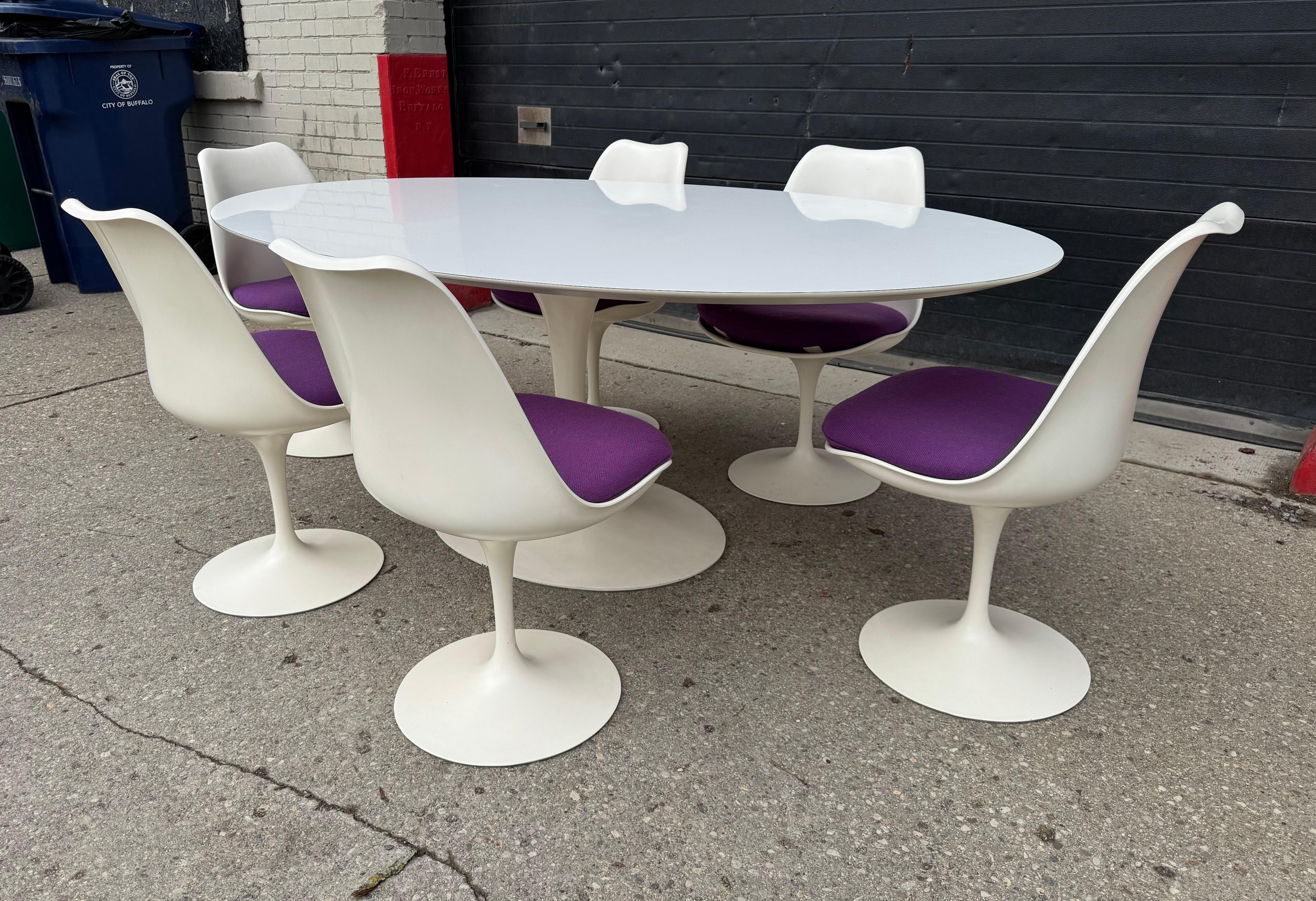 Tulpen-Set aus großem ovalem Tisch und 6 Stühlen, Eero Saarinen für Knoll, 1970er Jahre im Angebot 1