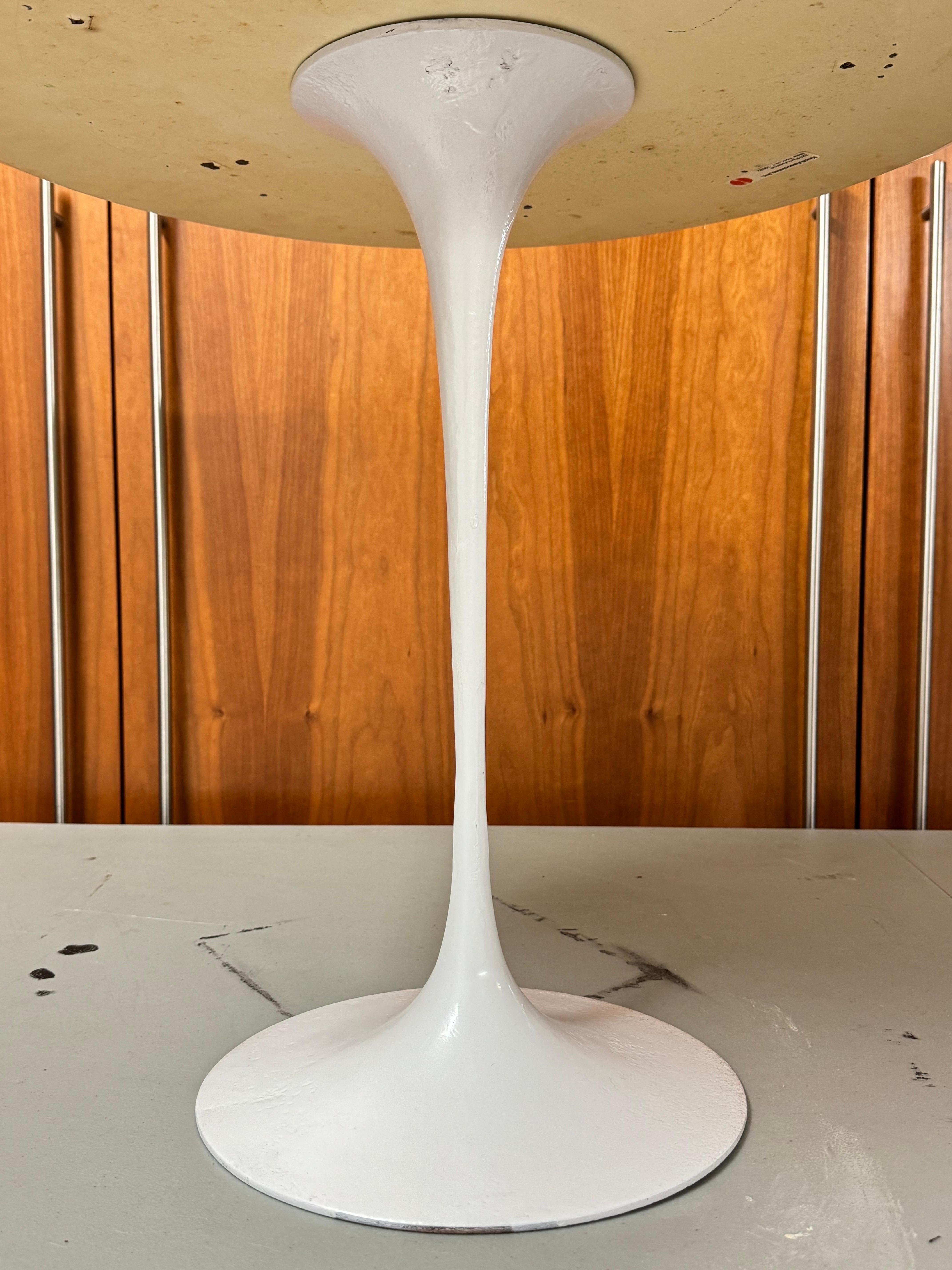 Table d'appoint Tulip d'Eero Saarinen pour Knoll en vente 3