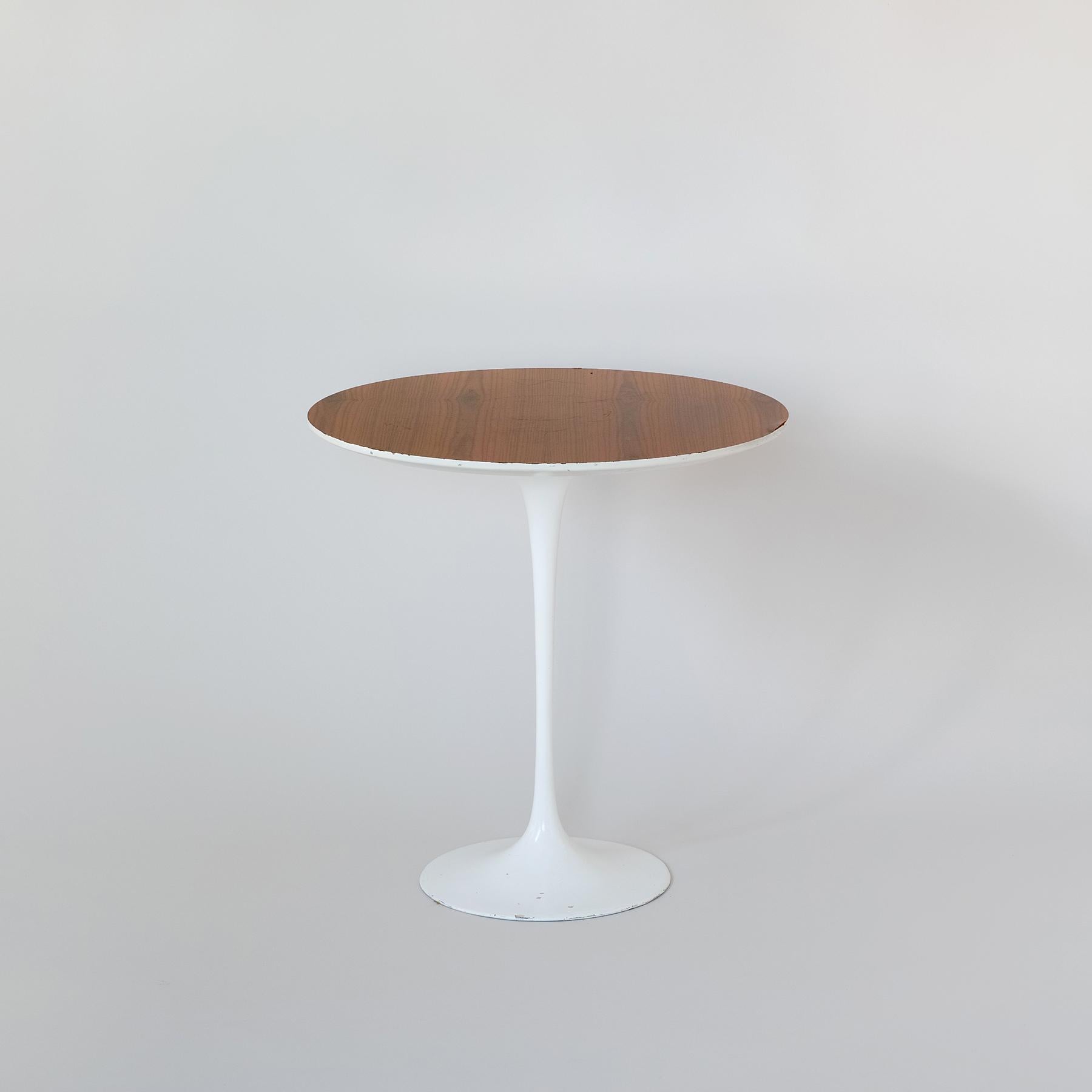 Eero Saarinen for Knoll Tulip Side Table For Sale 8