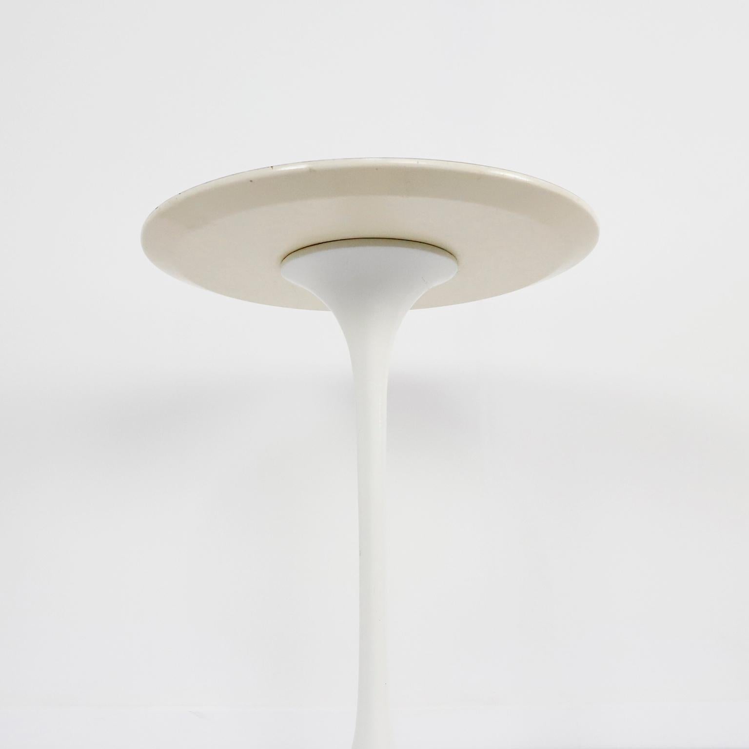 Mid-Century Modern Eero Saarinen for Knoll Tulip Side Table For Sale
