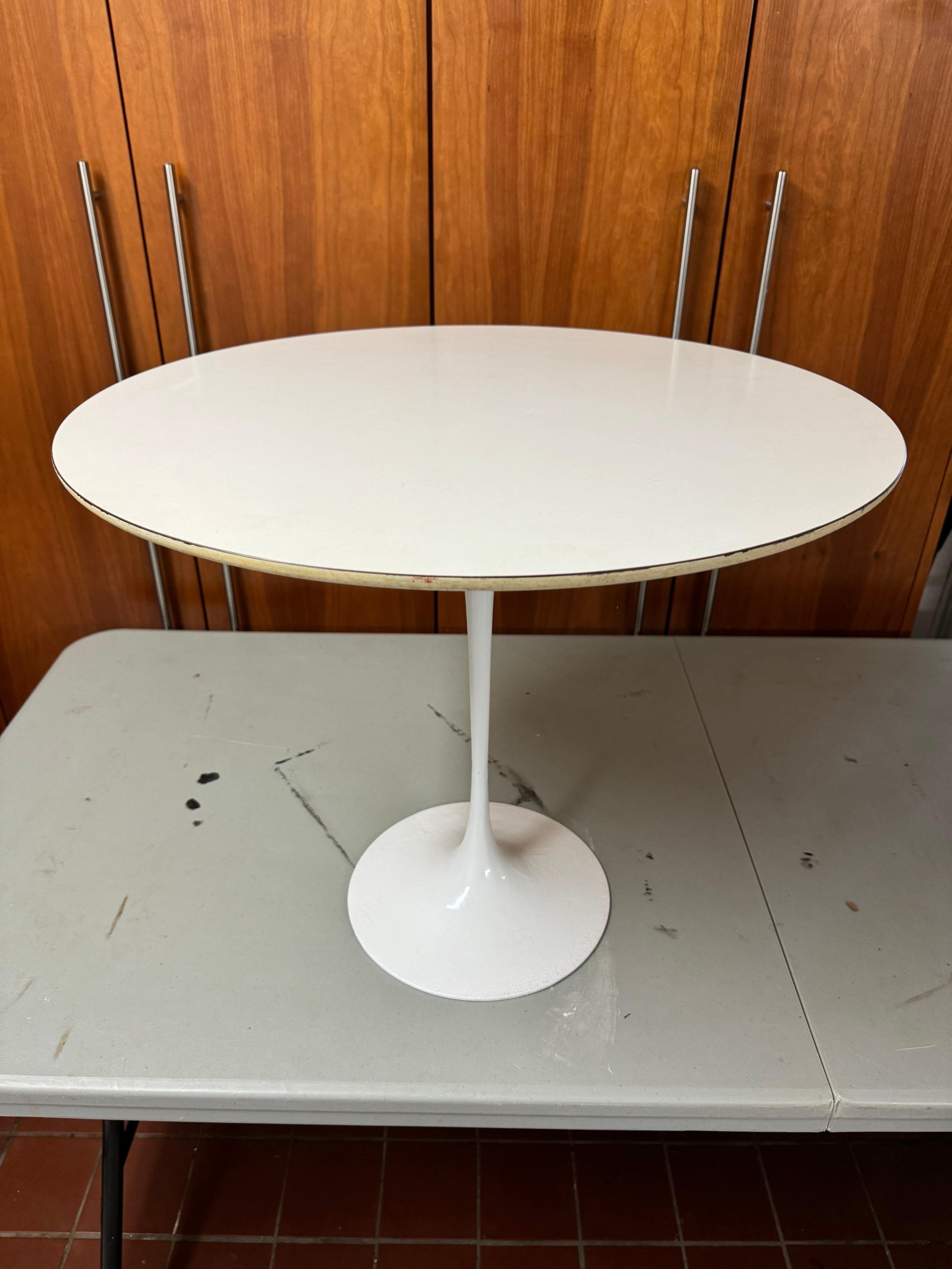 Mid-Century Modern Table d'appoint Tulip d'Eero Saarinen pour Knoll en vente