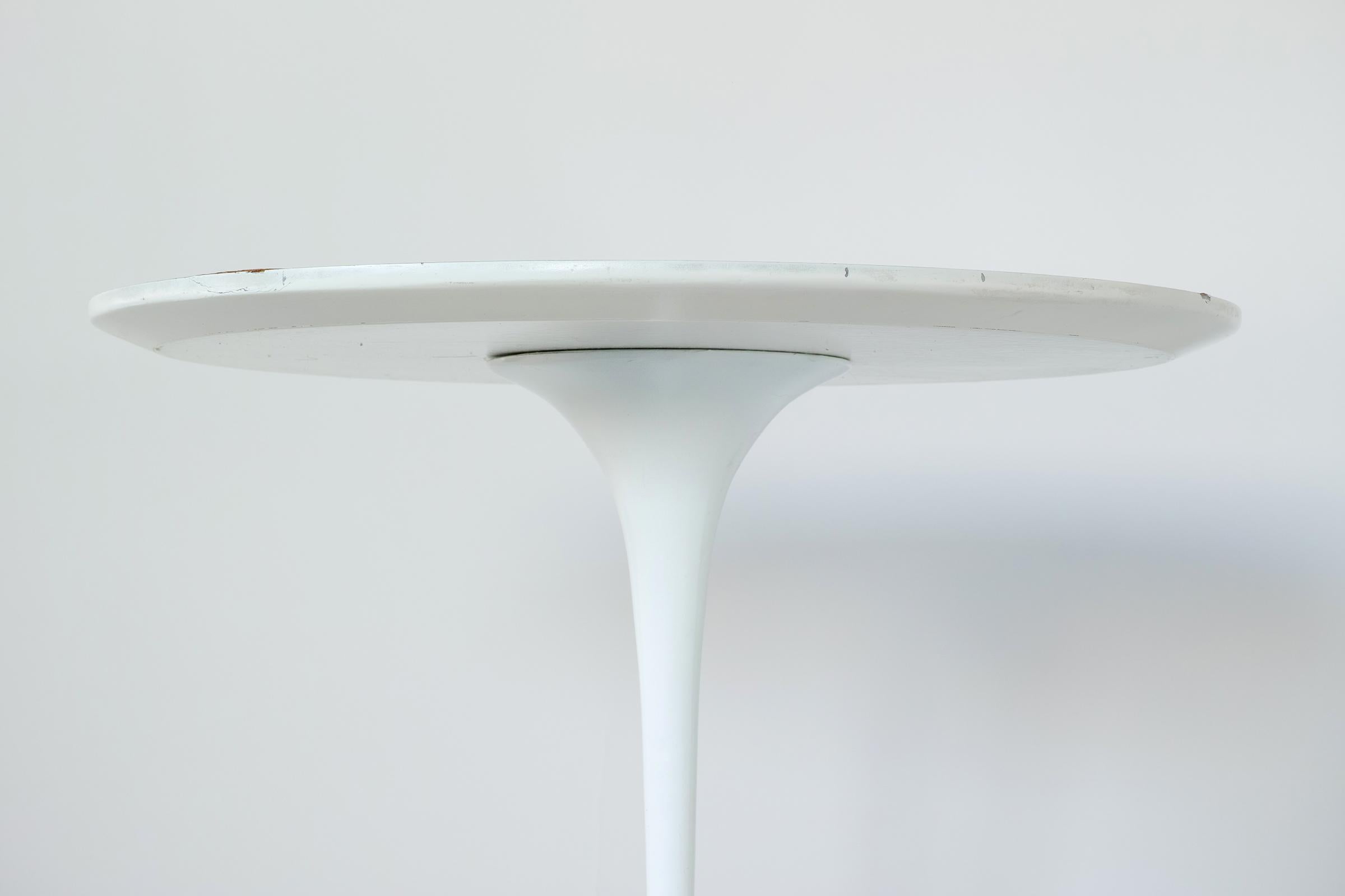 Eero Saarinen for Knoll Tulip Side Table In Good Condition For Sale In Brooklyn, NY