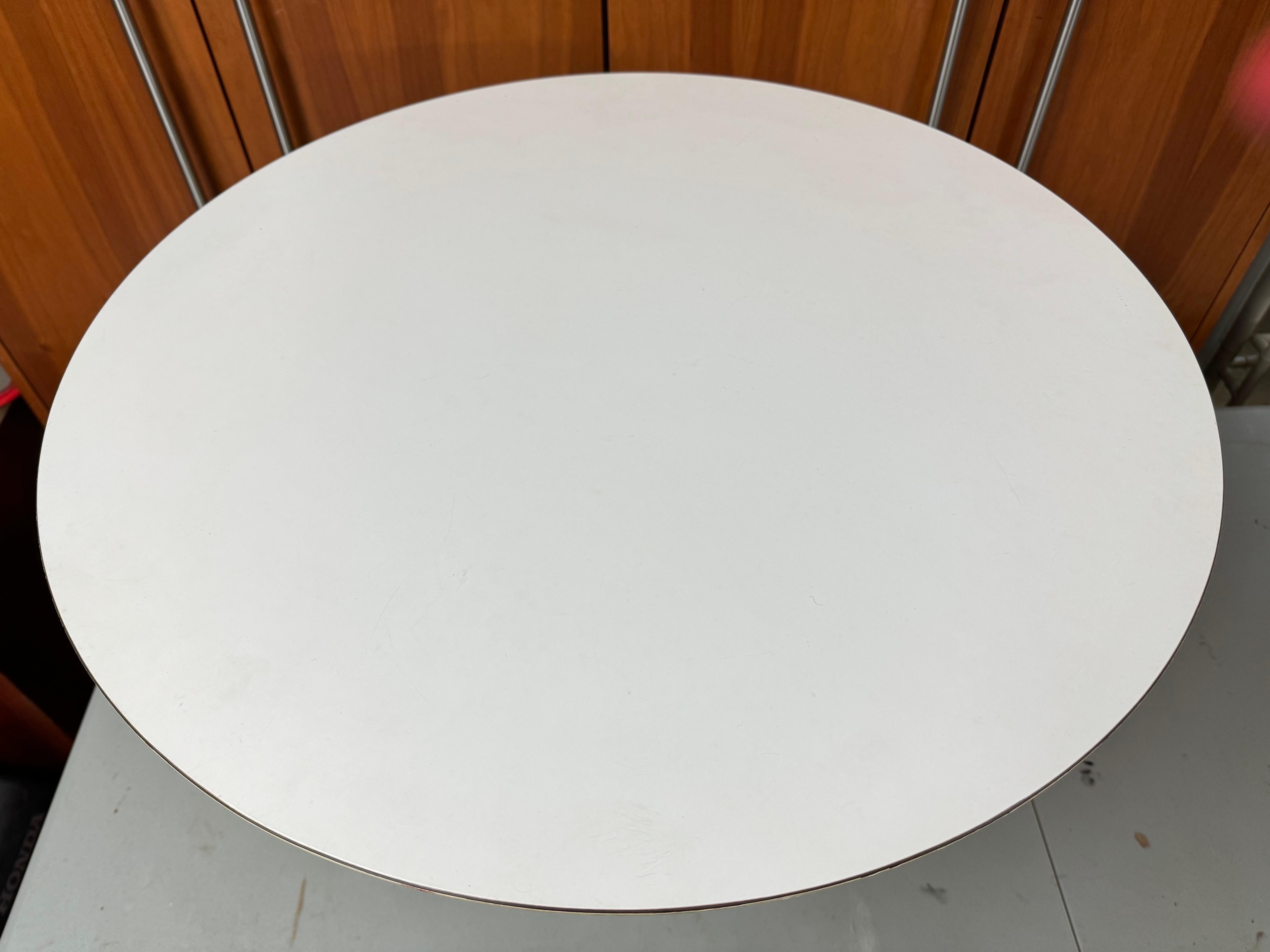Table d'appoint Tulip d'Eero Saarinen pour Knoll Bon état - En vente à Redding, CT