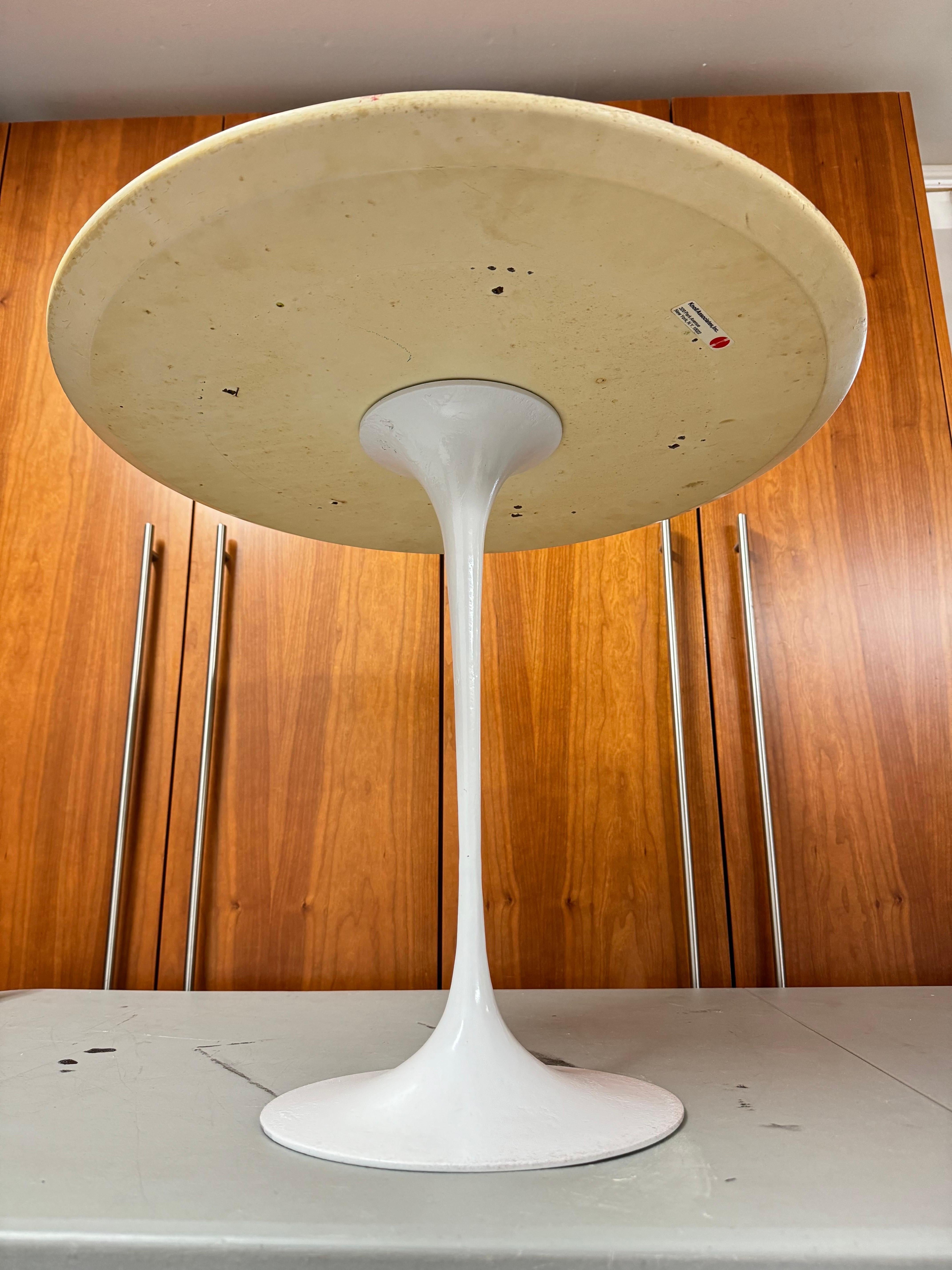 Milieu du XXe siècle Table d'appoint Tulip d'Eero Saarinen pour Knoll en vente