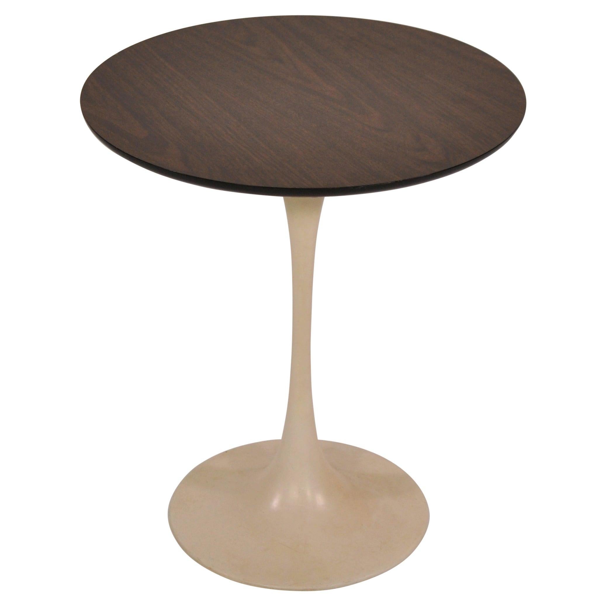 Eero Saarinen Oval Tulip Side Table for Knoll For Sale at 1stDibs