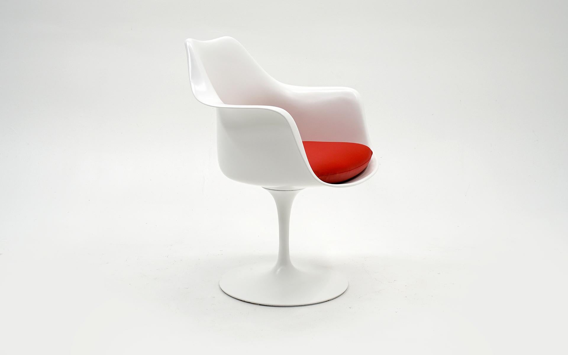 This is a vintage Saarinen Tulip armchair with the swivel seat option. This has been expertly restored with a conversion varnish finish (super smooth and durable) with new red cushions using Knoll 