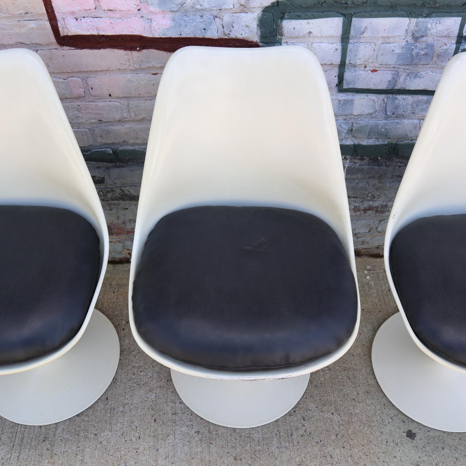 Fiberglass Eero Saarinen for Knoll Tulip Swivel Dining Chairs