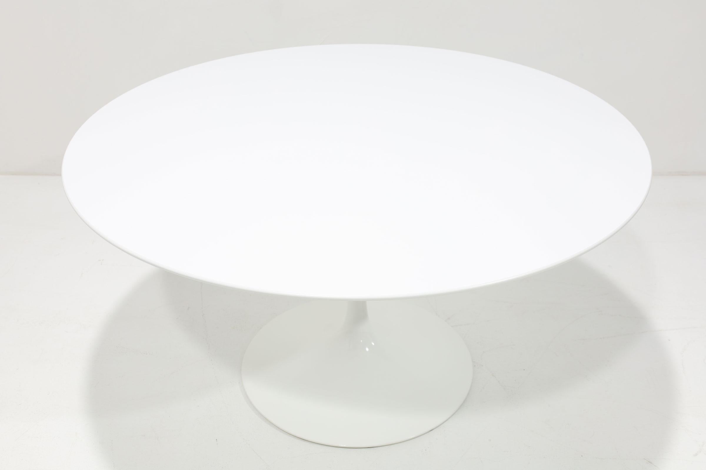 Mid-Century Modern Eero Saarinen for Knoll Tulip Table For Sale