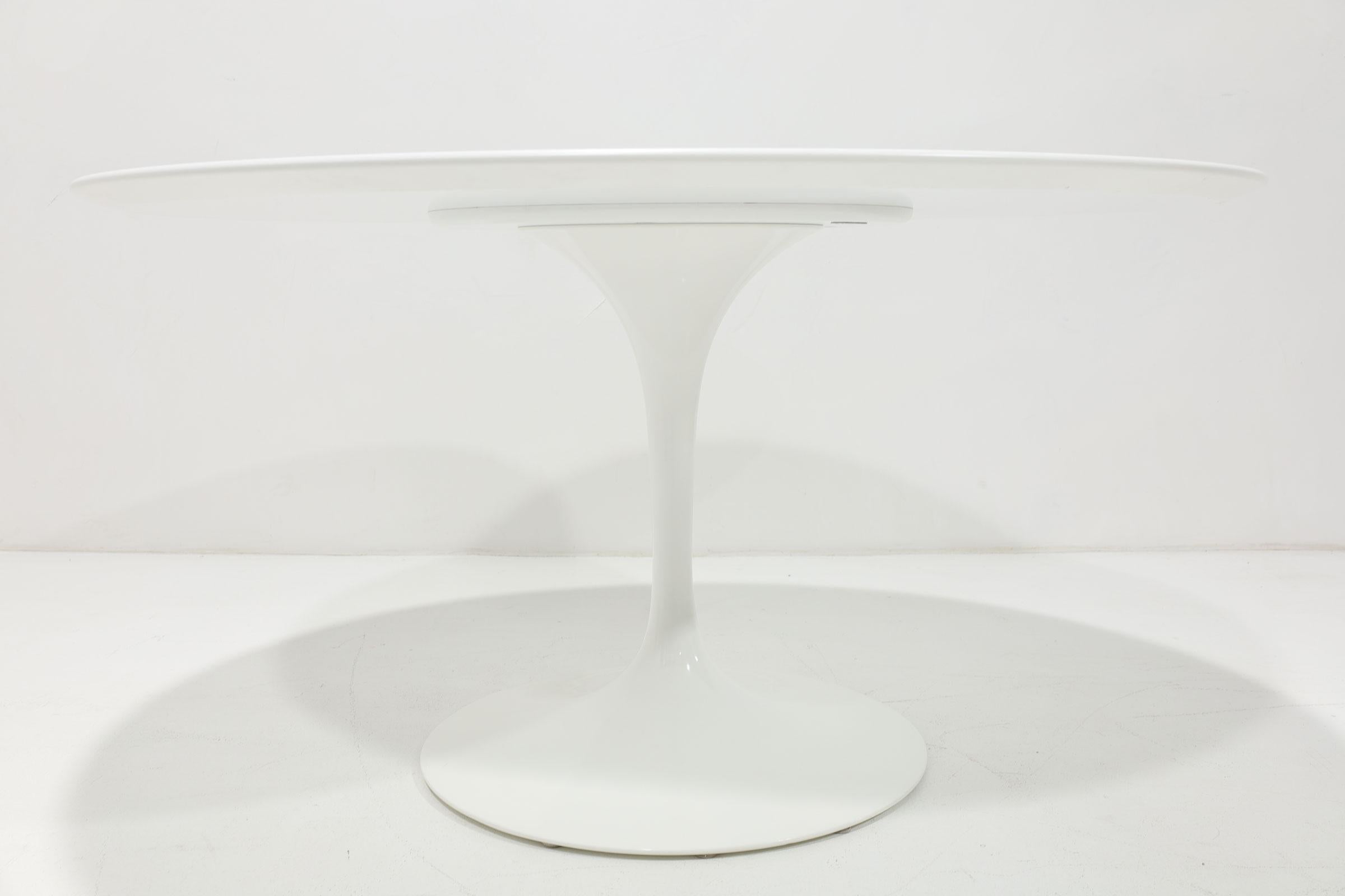 Eero Saarinen for Knoll Tulip Table In Good Condition For Sale In Dallas, TX