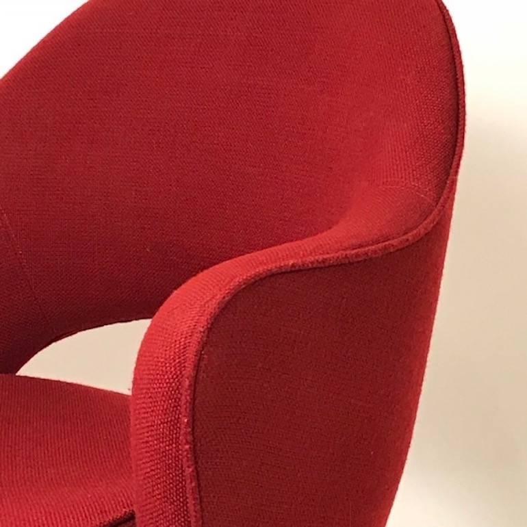 Eero Saarinen for Knoll Upholstered Executive Armchair in Red In Good Condition In Hudson, NY