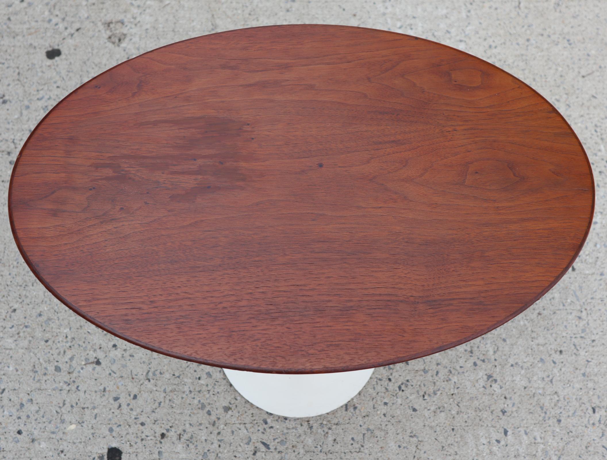 Eero Saarinen for Knoll Walnut Elliptical Side Table In Good Condition In Brooklyn, NY