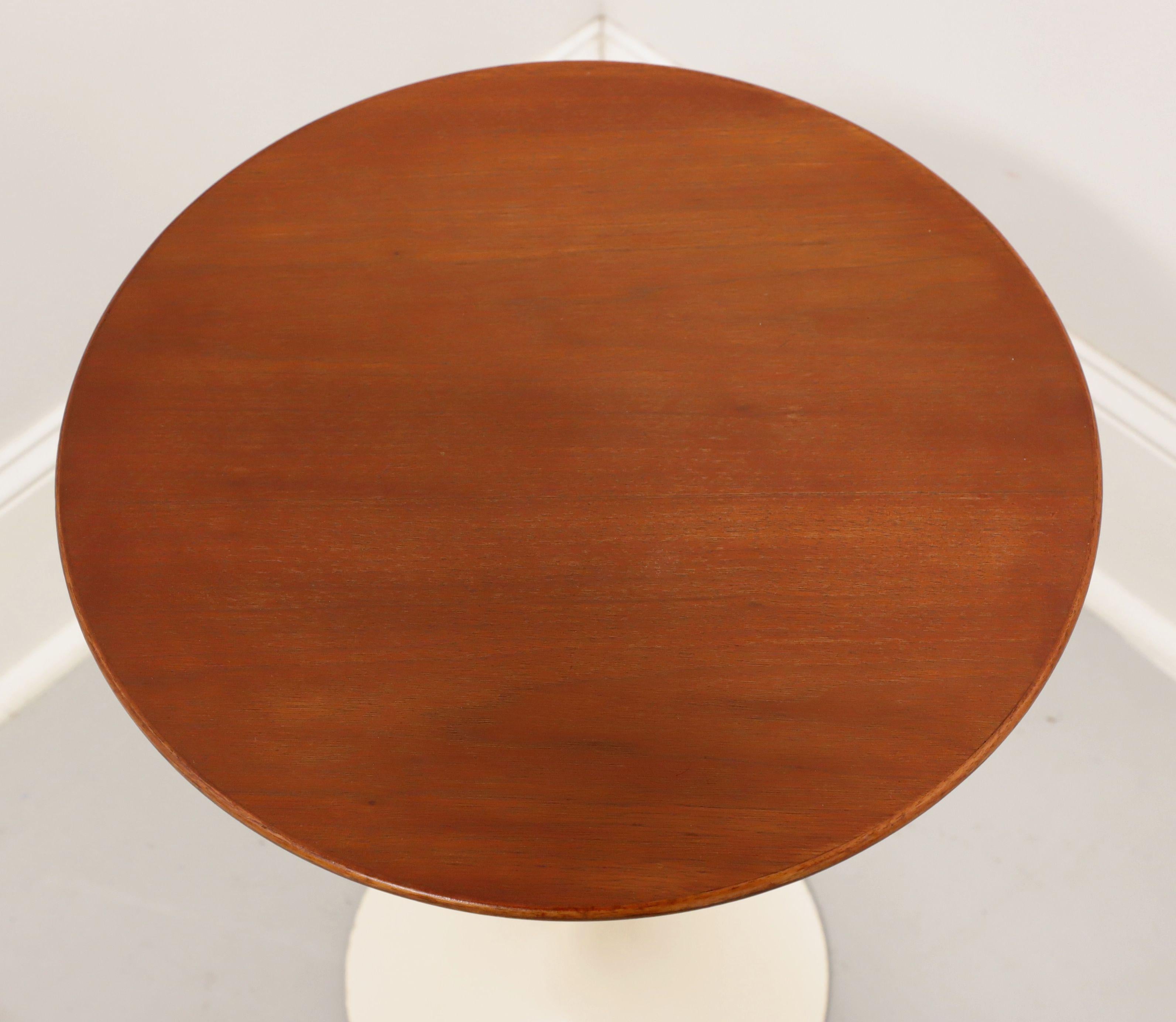 Eero Saarinen for KNOLL Walnut MCM Tulip Side Table In Good Condition In Charlotte, NC